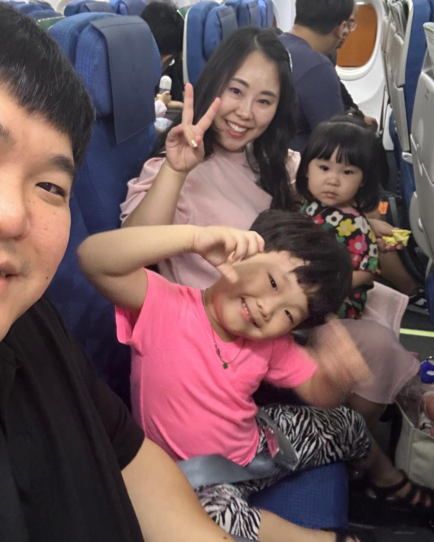⠀
나트랑 가족여행✈️
1일차 인천공항-깜란공항-시에스타
⠀
우리 아가들 첫 해외여행🤗
할머니 할아버지랑 함께가서 더 신난 꼬맹이들❤️
⠀
⠀
⠀
⠀
⠀
⠀
⠀
⠀
⠀
⠀
⠀
#베트남여행 #환갑여행 #가족여행 #인천공항제2여객터미널 #나트랑시에스타 #베나자픽업서비스 #쵝오👍 #cccp #나트랑렌트카 #베나자 #18개월딸 #50개월아들 #뿜뽐남매 #안나수이선글라스 #남편고마워 #샤넬백은다음기회에🤣