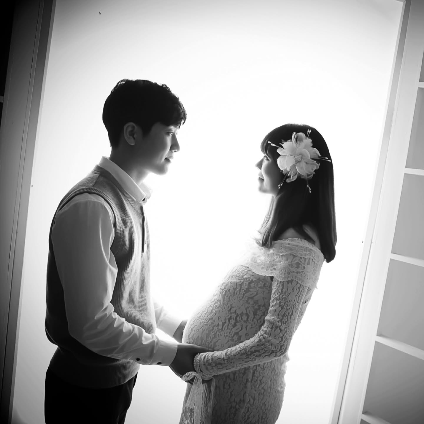 account run by mom 엄마가 관리하는 계정 맞아요..😇 이게 무슨 난리에요 인스타씨..?

엄마아빠 사진도 이젠 필수로 강요로 올리라는 걸까요?🤪

덕분에 추억여행 잘 다녀왔습니다😐

#만삭사진🤰
#accountrunbymom
#엄마가관리하는계정입니다