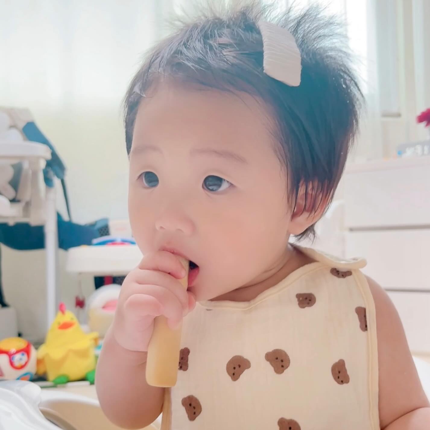 #서아사진❤

시간이 후딱후딱 지나서
서아가 태어난지 벌써 👶🏻300일
얼마 전에 태어나서 100일 사진찍고
곧 돌 촬영을 앞두고 있는데
기어다니고 서기까지해서
무사히 촬영할 수 있을지😂🥹
우리 한 큐에 가쟈!!!

앞으로도 무럭무럭 아프지말고 자라쟈❤️

📸 24.07.27 D+300

#딸스타그램 #딸래미 #흑토끼띠
#300일아기 #벌써300일이라니