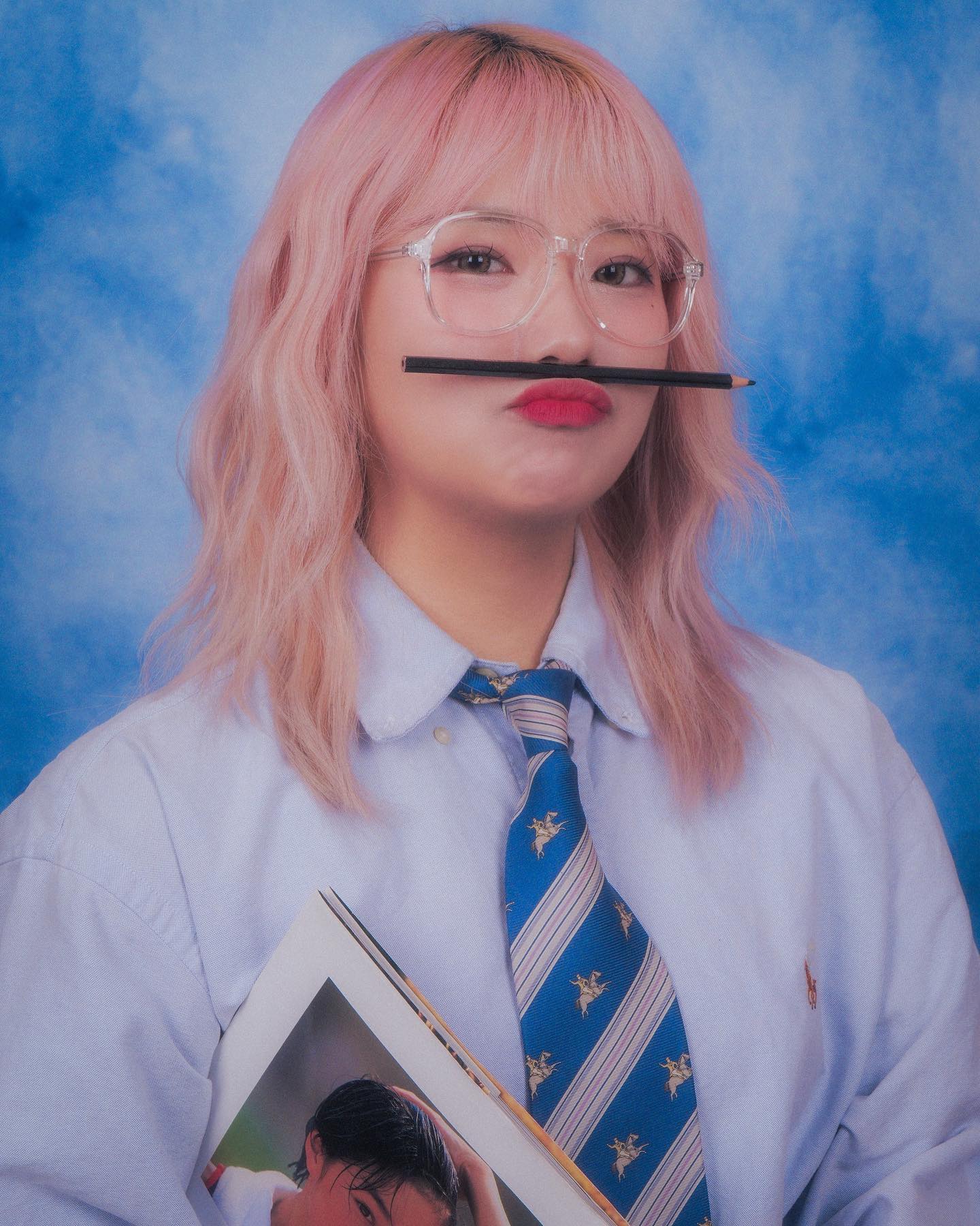 너드 컨셉을 생각했으나 결과는…