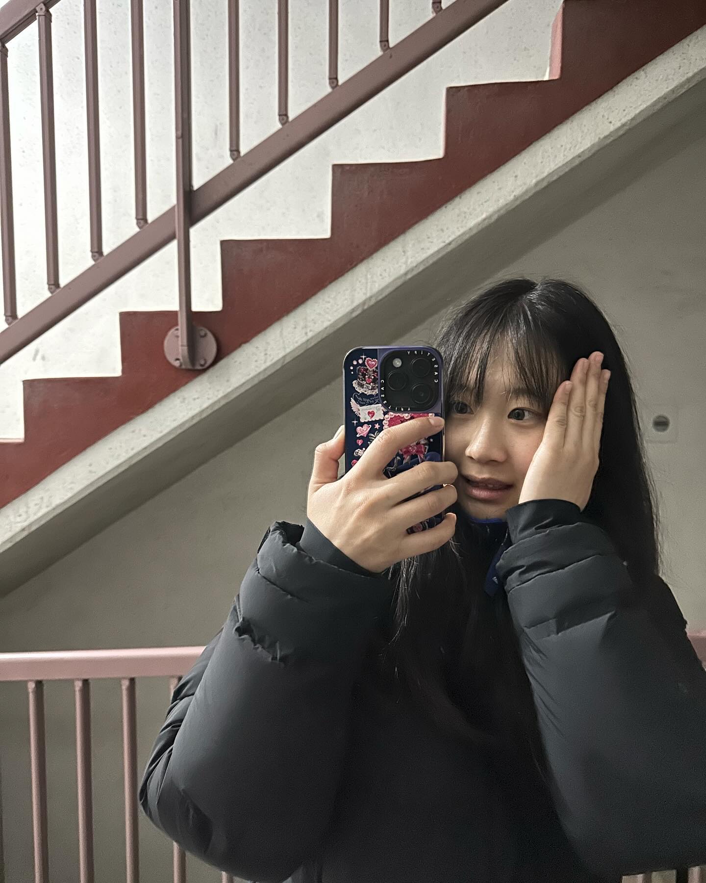 -
무엇이 됐든 잘하고 싶다. 
내가 잘하는건 무엇인지, 
내가 할 줄 아는건 무엇인지,
내가 지금 뭘 하고 싶은건지,
내 스스로에 물음을 갖지 않도록
부끄럽지 않도록 후회하지 않는 선택들을 하도록
조금 더 나를 사랑해주고 
나를 믿어주자 
완벽한 사람이 될 수 있도록 
다른 사람들한테 좋은 기운만 줄 수 있게, 
밝은 에너지만 줄 수 있게