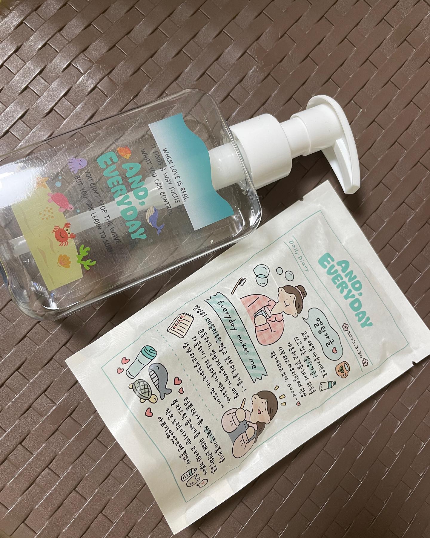#광고 #체험단 #앤드에브리데이 #멜팅가글 #가글 #혀클렌징 가글 많이 써봤는데 자극적이지 않으면서도 촉촉하고 쾌적한 느낌의 가글은 처음이네요 은은하고 상쾌한 향기덕분에 제대로 입을 세척한 것 같아 너무나 개운합니다 게다가 요거 쓰니 그렇게 애써도 지워지지 않던  입냄새도 나지 않아요 이제 양치 하고 나서 요 멜팅 가글 안 쓰면 서운할 정도네요 제대로 된 가글 찾으시는 분들 엔드에브리데이 멜팅 가글로 입냄새 걱정 날리세요!