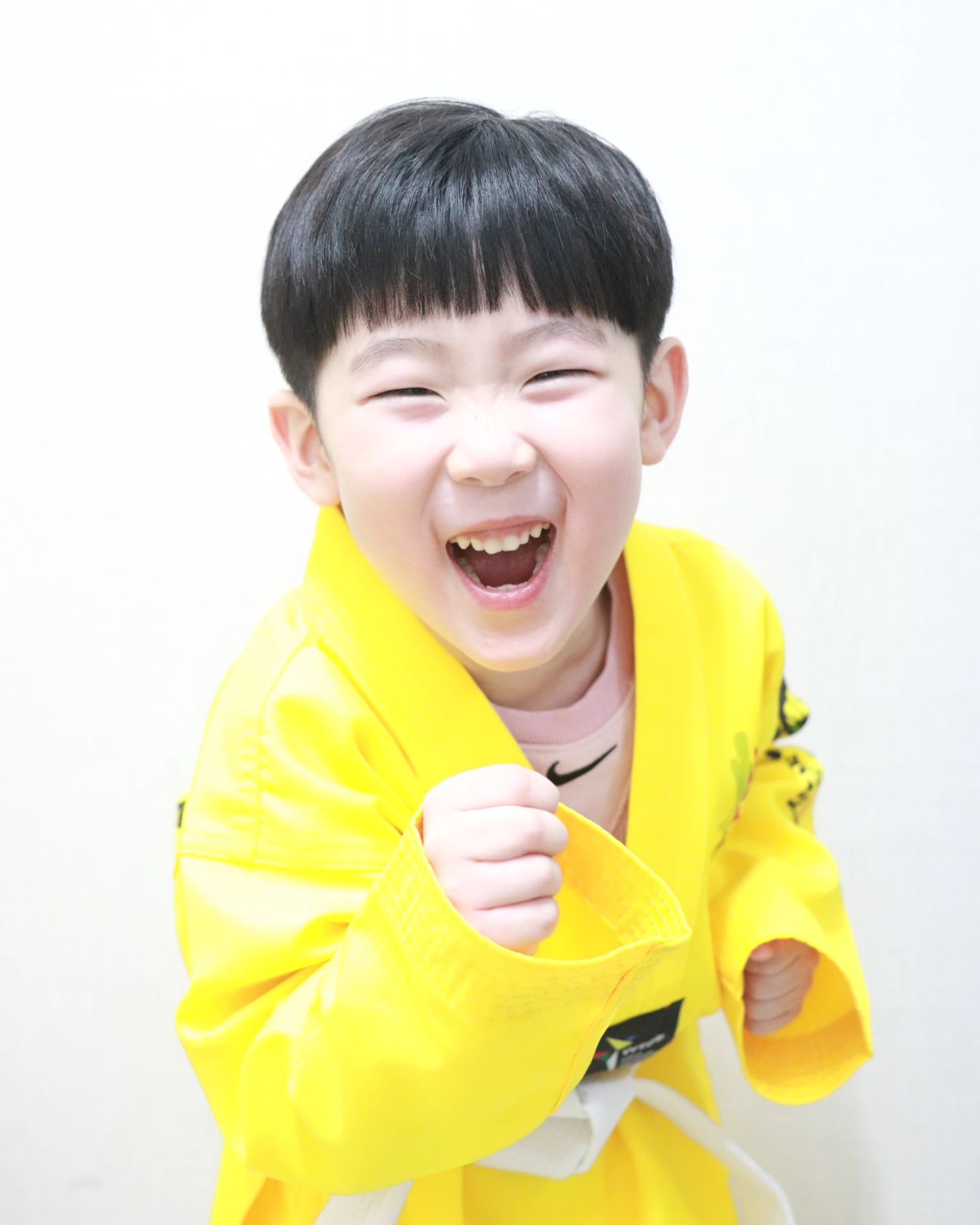 .
태권도 다니고싶다고 노래를하셔서~
결국태권도학원 오늘부터 가심😂
근데 진짜 너어무 좋아하는거아니냐ㅋㅋㅋㅋ
그렇게 노레를부르던 셔틀버스 봉고차도타고~
신난 김도윤이😍
.
.
#금동호림태권도#금천구벽산#병아리옷