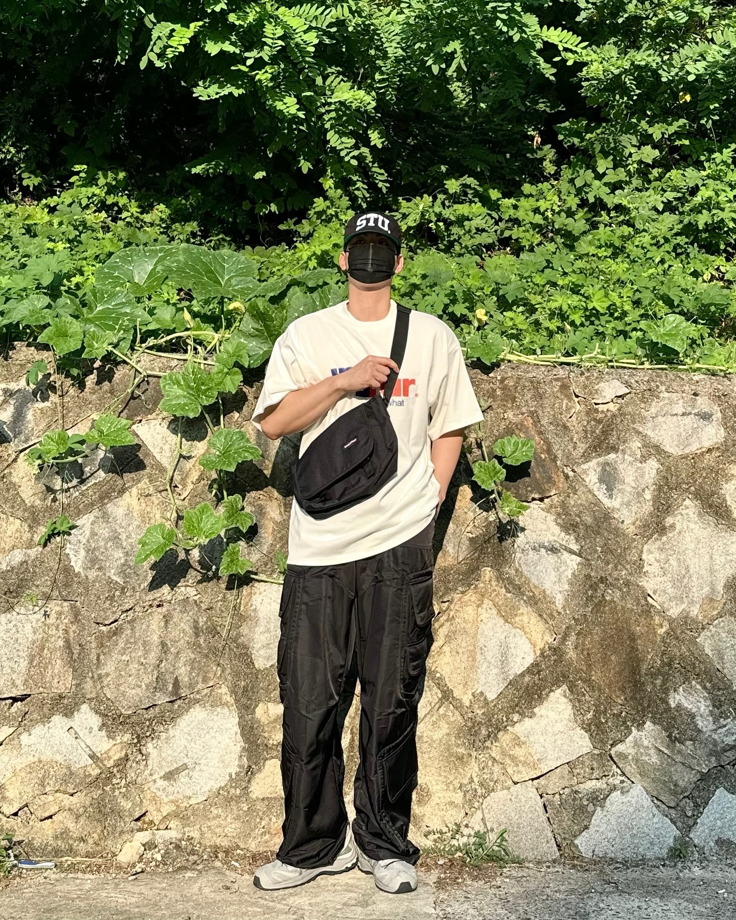 #협찬 eastpak_korea 

모든학생들의 애정템 이스트백🎒

이 제품은 이스트백 브랜드의 “JR S(블랙)“ 제품입니다! 
해당 제품은 튼튼하면서도 멋진 디자인을 가진 유명한 가방 브랜드라 그런지 신뢰성이 가고 그만큼의 톡톡한 로고디자인과 디테일을 볼 수 있었습니다! 
감사합니다ㅎㅎ
.
.
.
.
.
.
#이스트팩 #이스트팩가방 #이스트팩신상 #이스트팩메신저백 #이스트팩백팩 #대학생가방 #학생가방 #직장인가방 #남자가방추천 #여자가방추천 #가방추천 #메신저백추천 #미니백팩 #백팩추천 #데일리백 #여름가방 #여름코디 #여행가방 #데일리룩 #스트릿룩 #파아카이브 #스투시모자 #살로몬xapro3d