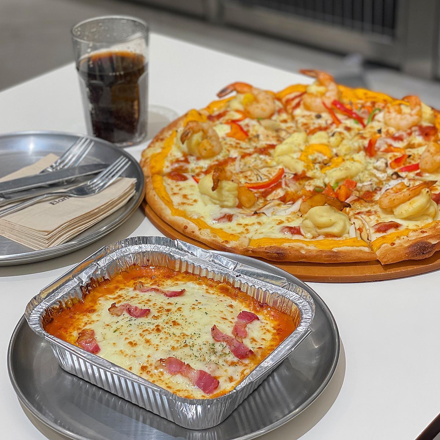 #협찬 구로뉴코아 피자맛집 피자몰투고🍕
매장에서 직접 만드는 수제도우로 
빵이 신선하니 쫄깃쫄깃 그 자체🍕
30년간 피자 전문 브랜드로
33cm사이즈가 9,990원 부터! 맛도 가격도 👍👍
치츠퐁듀쉬림프랑 베이컨치즈파스타 정말 맛있어요
재방문의사 있네요🤭🤭
.
.

#구로맛집 #구로역맛집 #구로피자 #구로뉴코아맛집 #피자몰투고