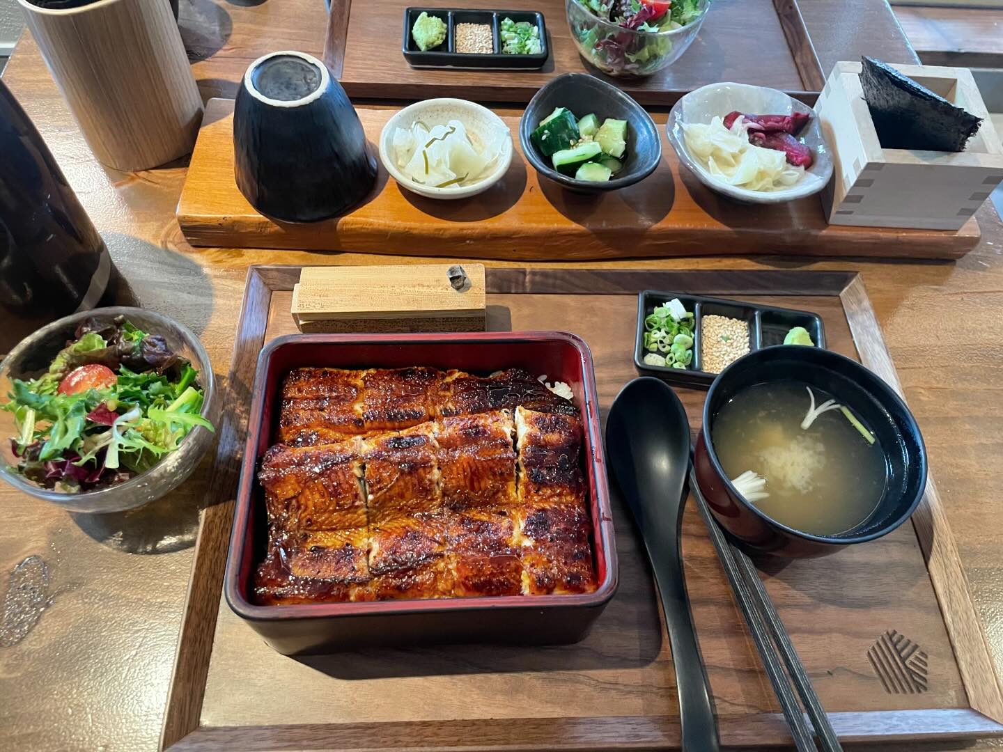 광주에서 부산 놀러 오는 지인들이 항상 맛집을 물어보는데
광안리에선 이제 자신있게 동경밥상이라고 말해 줄 수 있을듯 👍❤️
먹순이 1등 픽이니까 믿고 먹어도 됨 🐷
혼밥으로 가봤는데 혼밥도 괜찮음 !
장어덮밥을 동경식, 나고야식으로 먹어 볼 수 있당
2024 미쉐린 가이드 부산 너무너무 축하해용 🫶
 begoing22  #동경밥상