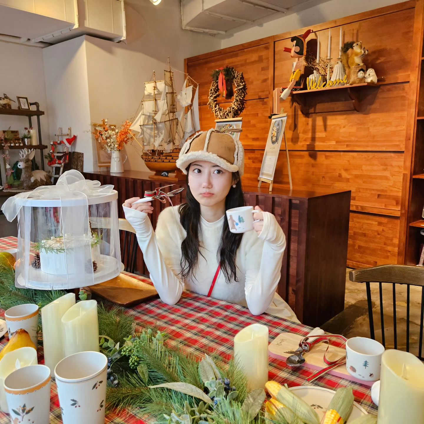 🎅❄️🌲
왠지 군밤이 생각나,

요렇게나 추운날, 
가장 뜨뜻한 곳에서 🌟 

#식물원 #데일리룩 #겨울코디 #패션계정환영 #패션계정맞팔