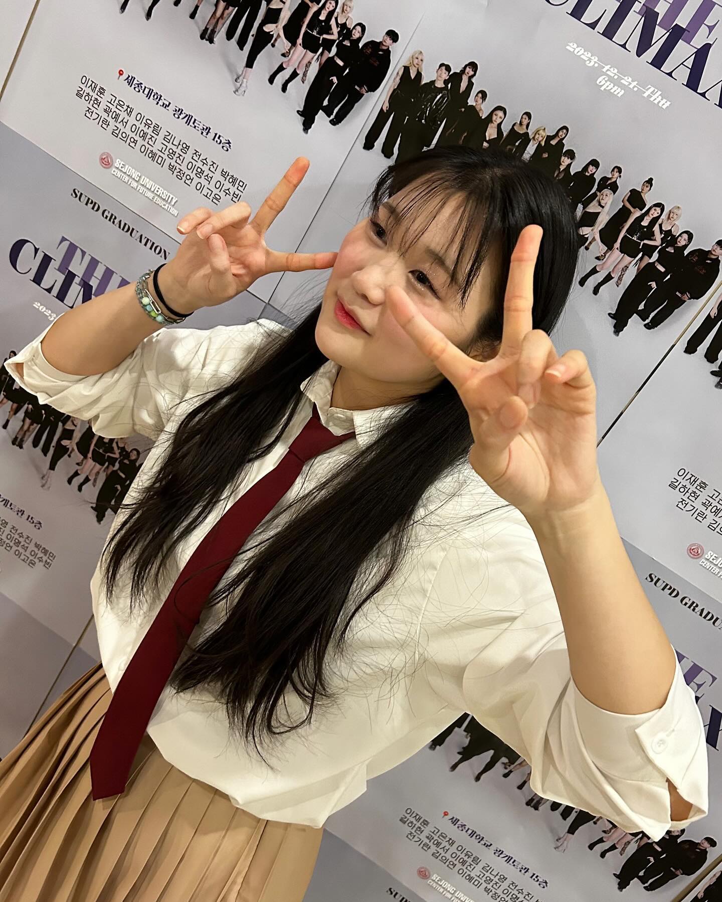 [ Give Me Party ; 졸업! ] 

의연, 고은, 정언, 혜미 덕분에 아주 알차고 재밌게 3개월 보냈고, 올해 가장 행복하게 춤 춘 날이 아닐까 싶어🌸
10장 꽉꽉 채워도 모자를 정도로 좋은 추억 만들어줘서 너무너무 고마운 김이박이🤍

헬퍼분들과 소중한 인연 만들어 준 것도 고맙고 서프라이즈준비 모두 함께해주셔서 여러모로 또 감사하고 우리 또 만나요🎶🫶🏻
귀요미들을 많이 알게 됐다!
-
의연이 고은이 정언이 혜미 졸업축하해🎓

#20231221 #김이박이 #졸업 !