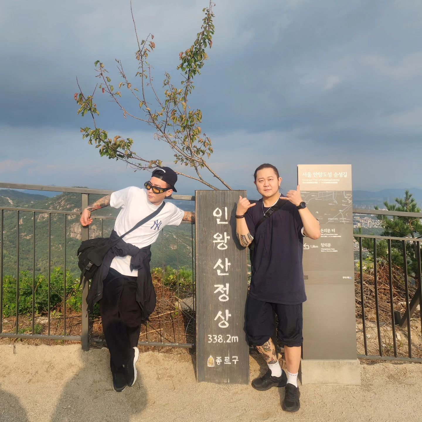 세계 3대산 
에베레스트 , 동네뒷산 , 인왕산 완봉