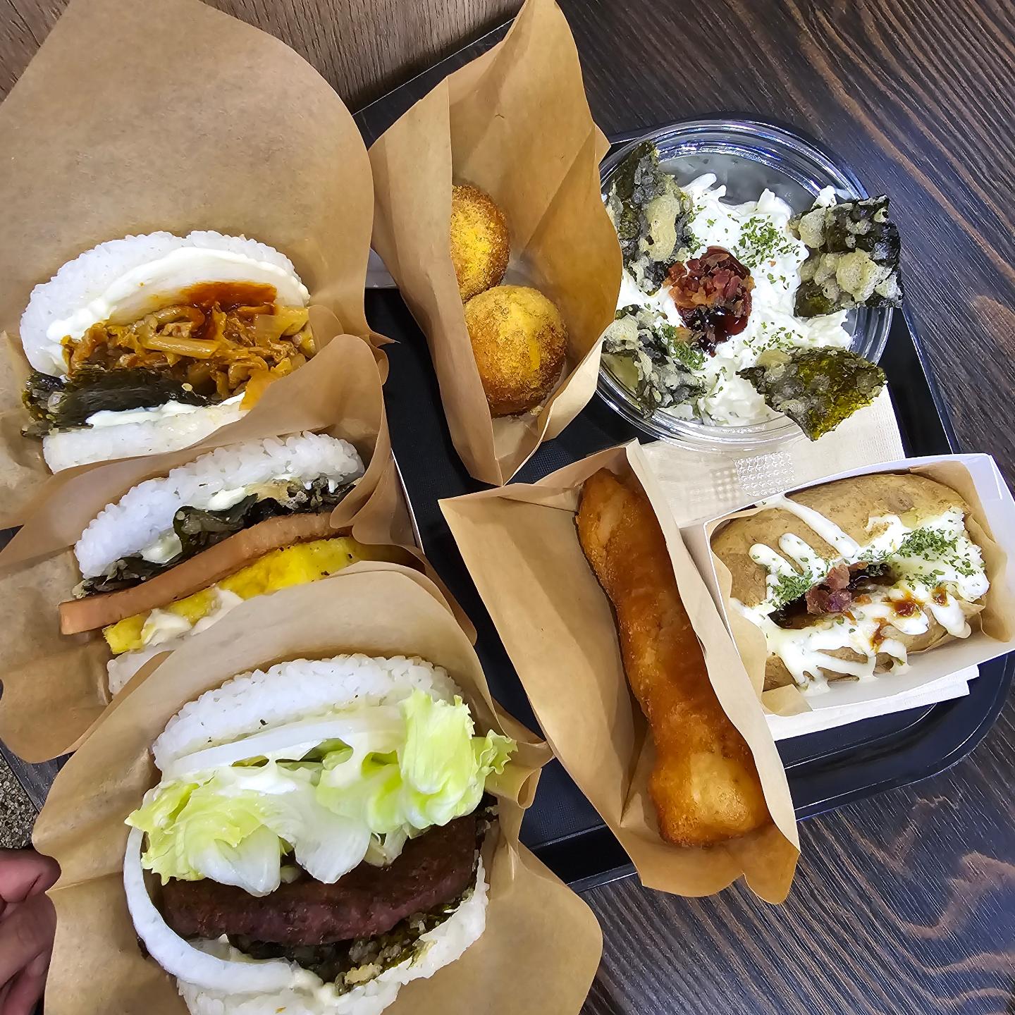 봉구스 밥버거의 뒤를 잇는 차세대 신상 밥버거

우리아이에게 안심하고 줄 수 있는 건강한 밥버거

전에 없던 새로운 밥버거! 브랜뉴 밥버거의 탄생

진정으로 한국적인 버거

we rice의 뜻은 우리쌀!

우리쌀로 만든 국산버거

푸짐하면서 동시에 건강한 밥버거

이젠 햄버거X 몸에 좋은 밥버거O

한국사람은 밥심EZ

#밥버거맛집 #성신여대맛집 #위라이스버거 #협찬 #리뷰노트