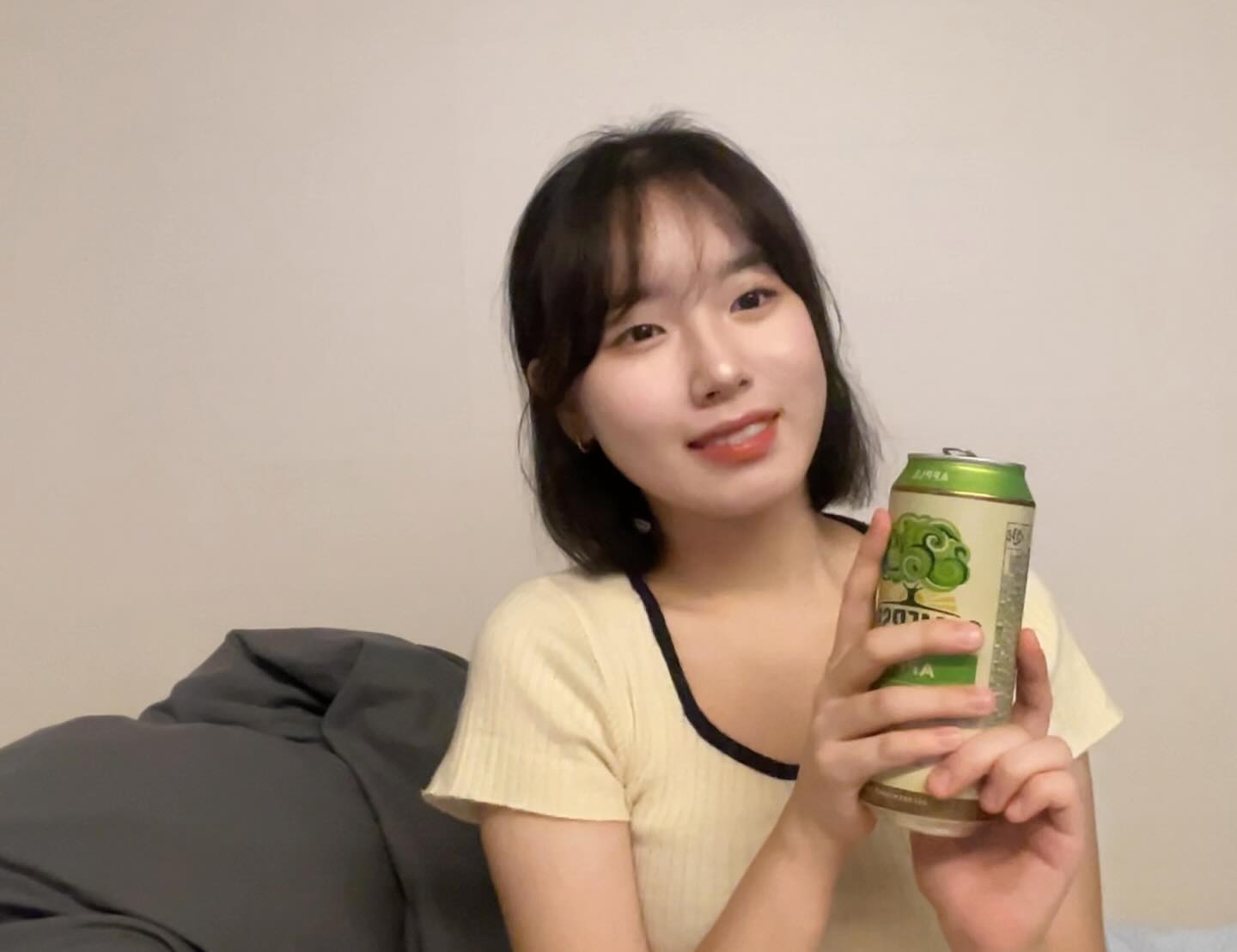 ㄴr랑 맥주 한 캔 할 사람 손