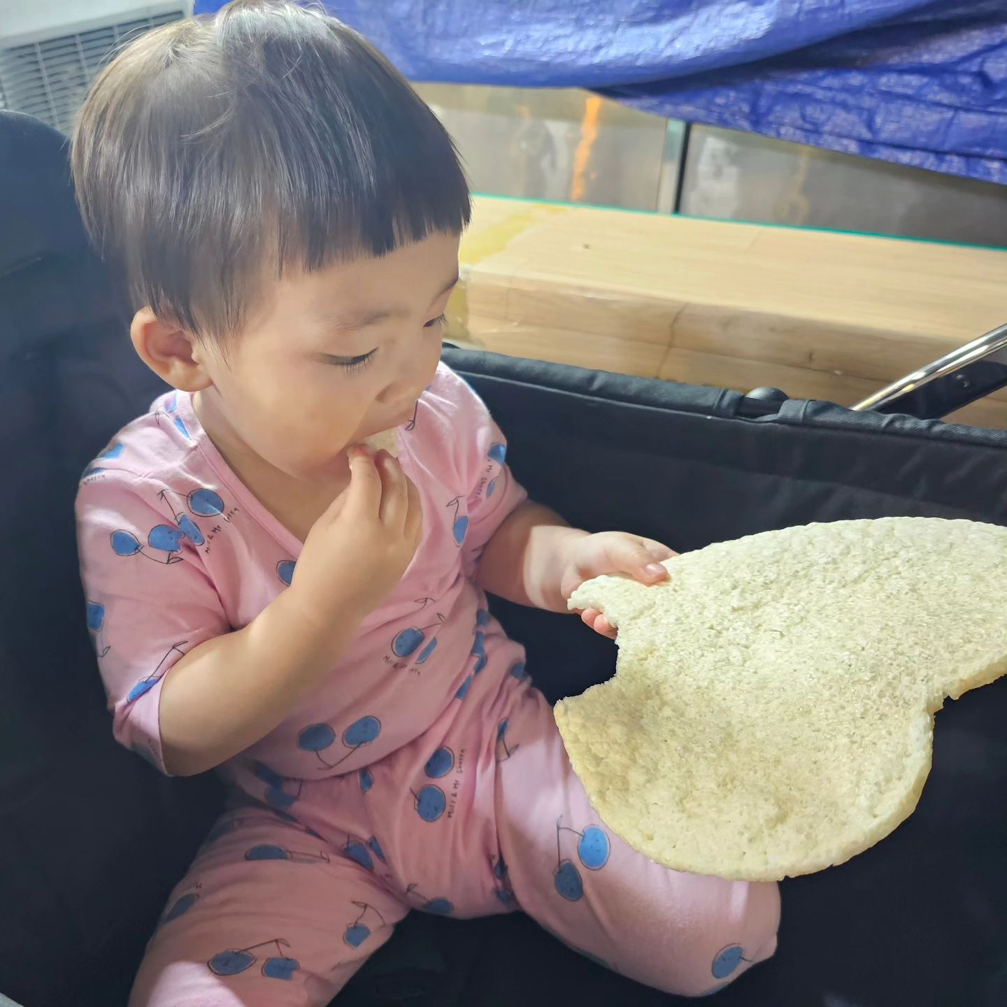 #광고 #독립문영천시장맛집 #영천시장서포터즈 #독립문맛집 #수제한과 #아리곳간 #독립문아리곳간 #찬영이그램 

찬영이와 함께 다녀온 독립문 영천시장!!
이번에는 수제한과집에서 급 쇼핑.
시식을 했는데 과하게 달지 않고 입에서 사르르 녹아서 너무 맛있어요🥰
아기랑 같이 먹기에도 너무 괜찮았어요!
식사는 맛나분식에서 냠냠~
독립문영천시장 구경하고 사먹기 좋네요!!

#오란다맛집 #유과맛집 #조청맛집 #뻥튀기맛집 #서대문구영천시장