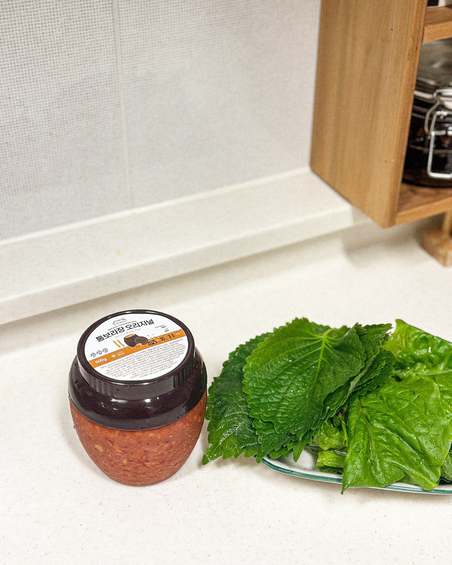 #광고 

고기, 채소쌈 양념 소스로 활용하거나, 
밥에 바로 비벼 먹어도 되는 만능 양념장 통보리장이에요 

통통한 우리 찰보리가 40% 듬뿍들어가 
톡톡 씹히는 찰보리의 식감을 제대로 느낄 수 있어요 💕

간단한 무침 반찬 만들때도 좋고
참치랑 섞어 쌈장 만들어 쌈싸먹으면 👍🏻

구매는 요기 ⏬
https://www.coupang.com/vp/products/8261324951?vendorItemId=90823355122

#통보리장오리지널 #통통파머스 #통보리장 #보리된장 #된장소스 #쌈된장  #돼지고기쌈장 #양념장 #만능양념장