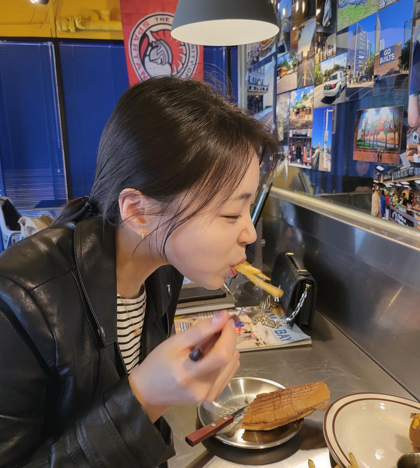 .
눈썹은 없어도 감튀는 잘먹어 🍟