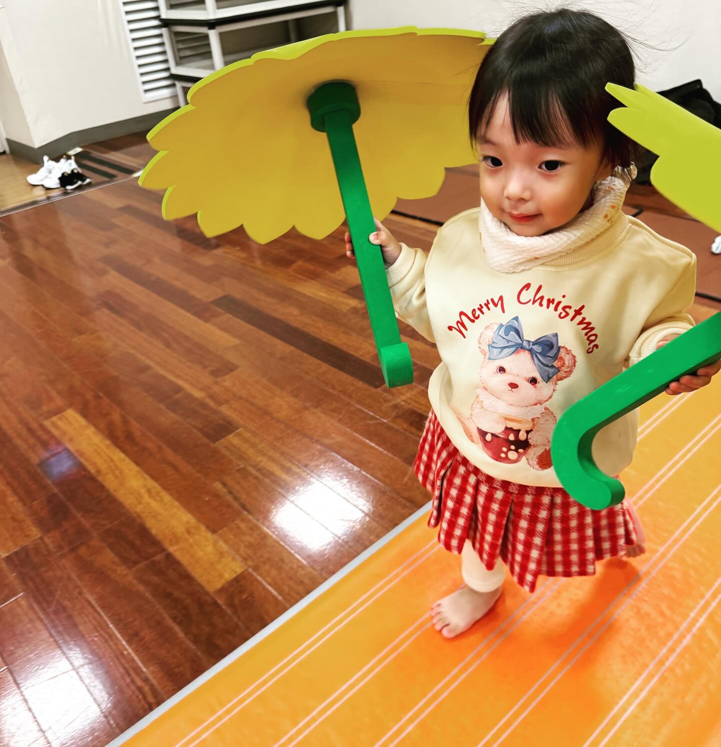 #트니트니마지막날

벌써 1년넘게 다녔던 울막둥이 트니트니 수업
이제 어린이집을 가기에 가을학기를 끝으로 마지막수업을 다녀왔어요😭
마트 갈때마다 트니트니 갈거라고 얘기할거 같지만
이제 어린이집 잘다니자😍

#29개월소띠아기 #트니트니 #육아기록
#다둥이네 #소띠맘 #초딩맘 #소통해요