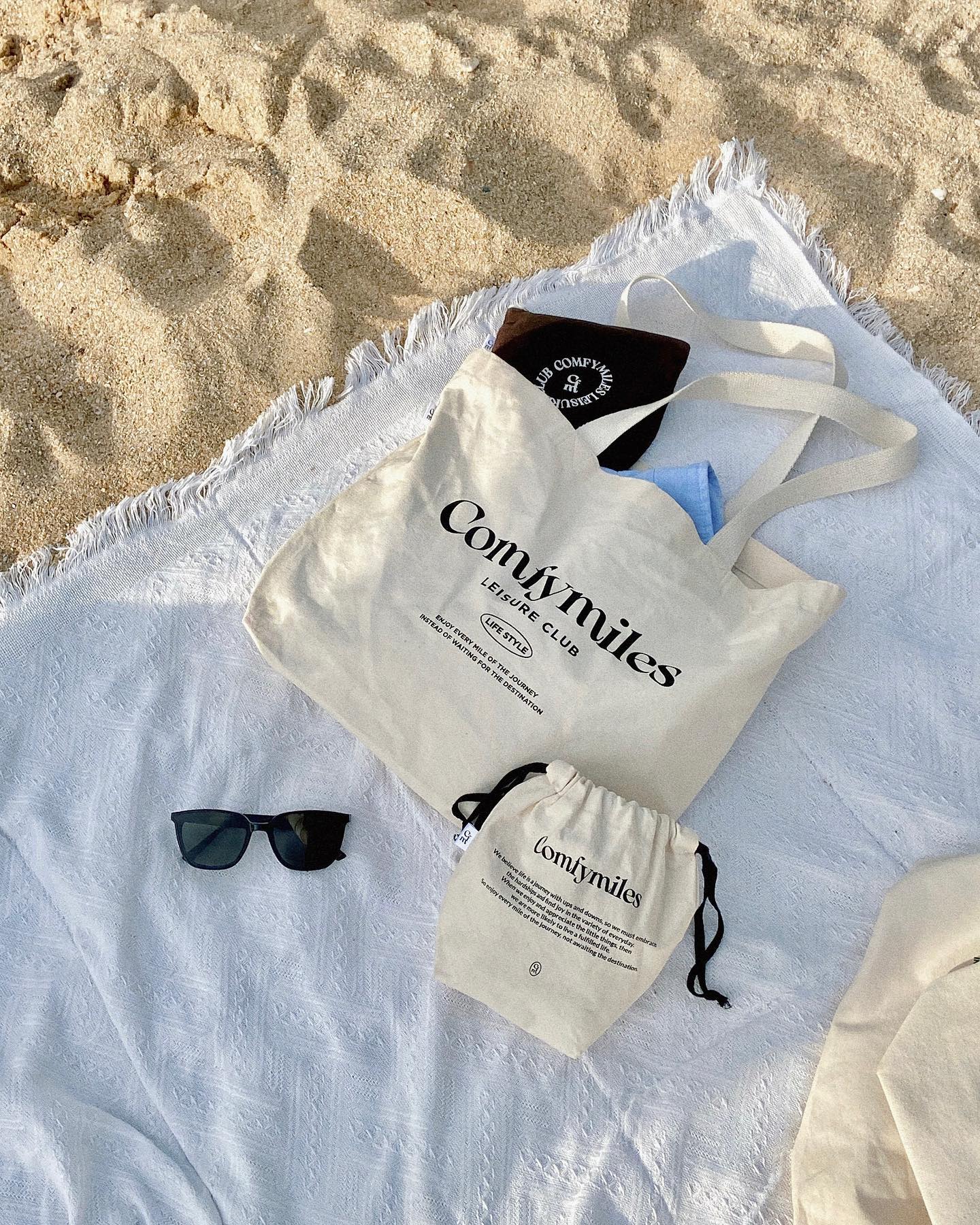 beach day essentials⛱🧺💛