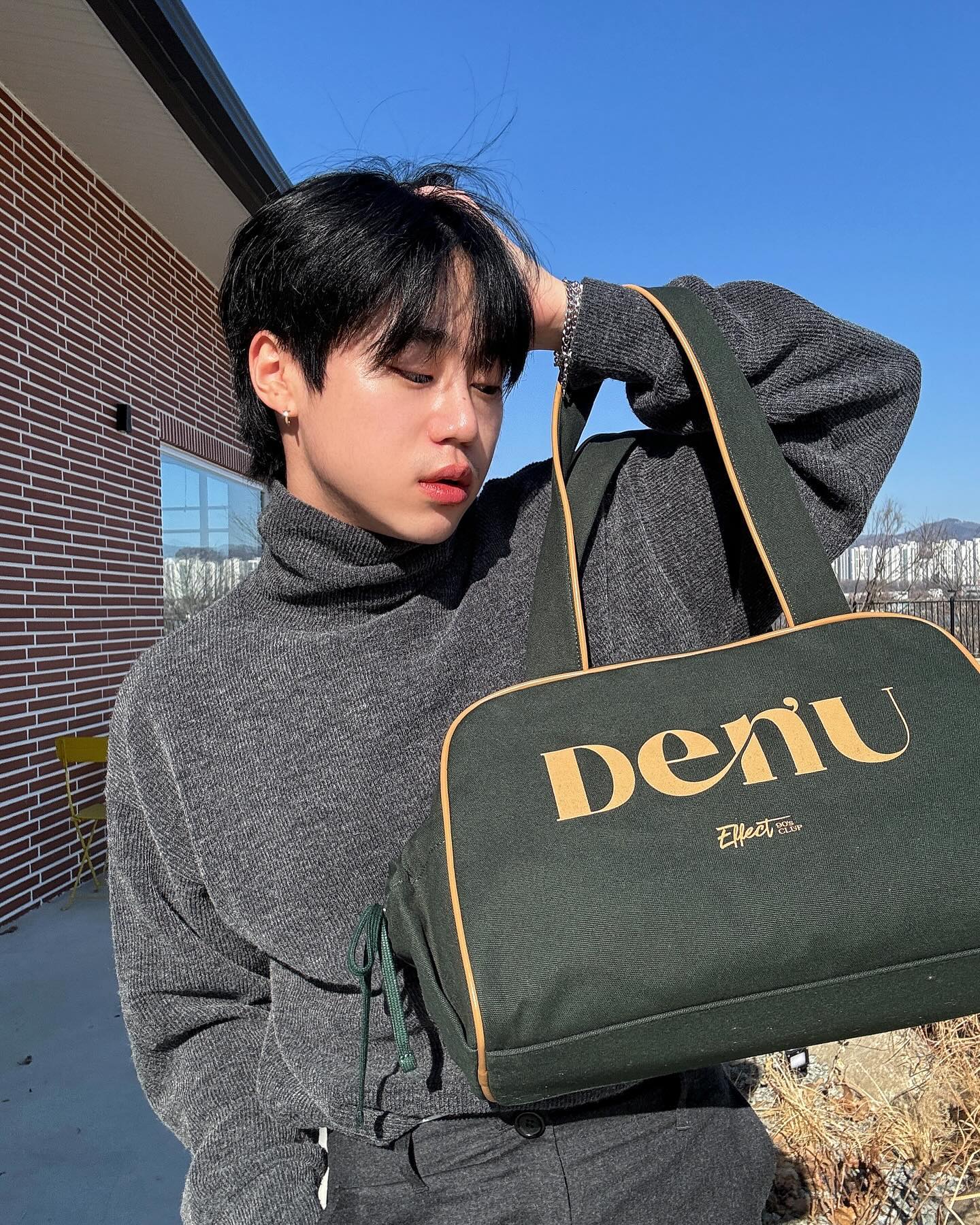 따뜻해진 날씨는 너무 좋았습니다 ☀️

로맨틱 빈티지컨셉의 디자이너브랜드 denu
그냥 심플하게 코디하기 딱,,🫠

denu.www.official

#데누 #denu #테니스백 #골프백
#운동가방 #스포츠백