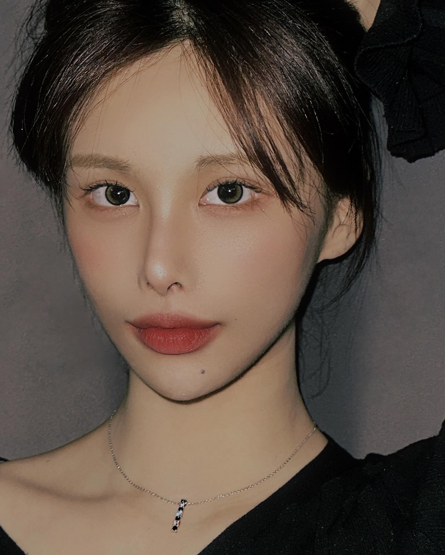 siempre
기존에 판해하는 반지를 모티브삼아 목걸이 제작
소 재 : 신주(BRASS) / AAA 지르코니아 큐빅
컬 러 : 체인 실버 / 블랙&화이트
팬던트: 길이 3cm 큐빅사이즈 2mm
총길이: .39.5cm

#siempre.no1 #큐빅목걸이 #큐빅팔찌 #큐빅반지 #큐빅귀걸이
#자체제작상품 #협찬상품 #광고 #시엠프레 #큐빅목걸이 #목걸이 #제작목걸이 #블랙큐빅목걸이 #커플목걸이 #심플목걸이 #추천 #착용후기