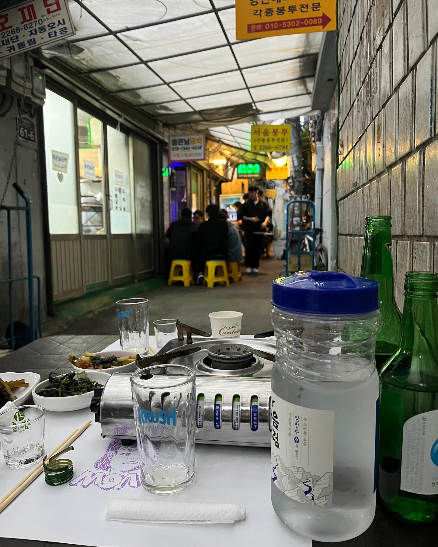 을지로 출근생활이 ㄱ1대되기 시작했다,,,

#을지로모아식품 #모아식품 #을지로야장 #을지로직장인 #야장의계절 

을지로로 다니길 잘했다,,,🫢
차돌박이 600g 4만원 미국산
소주맥주 합쳐서 5병
껍데기, 짜파게티 후식까지

📍문제점 ; 안취하지만 다음날 출근이다..
📍오후7시부터 야장하신다했지만 사장님 맘임.. 일찍ㄱㄱ
📍다음야장은 곱창집 돼고일지 소곱일지🤔

🏠
서울 중구 마른내로 61-6 1층 모아식품
🕰️
일요일 정기휴무
월-금 17 : 30 - 24 : 00
금- 토13 : 00 - 01 : 00
📞
02-2273-0922

#내돈내산