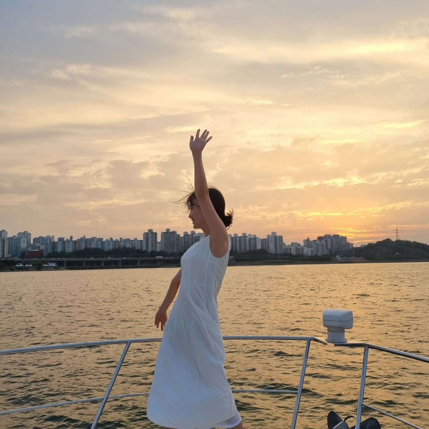 요리저리 둘러봐도 우리 밖에 없어서
진짜 여유로웠던 오늘 한강 🌇