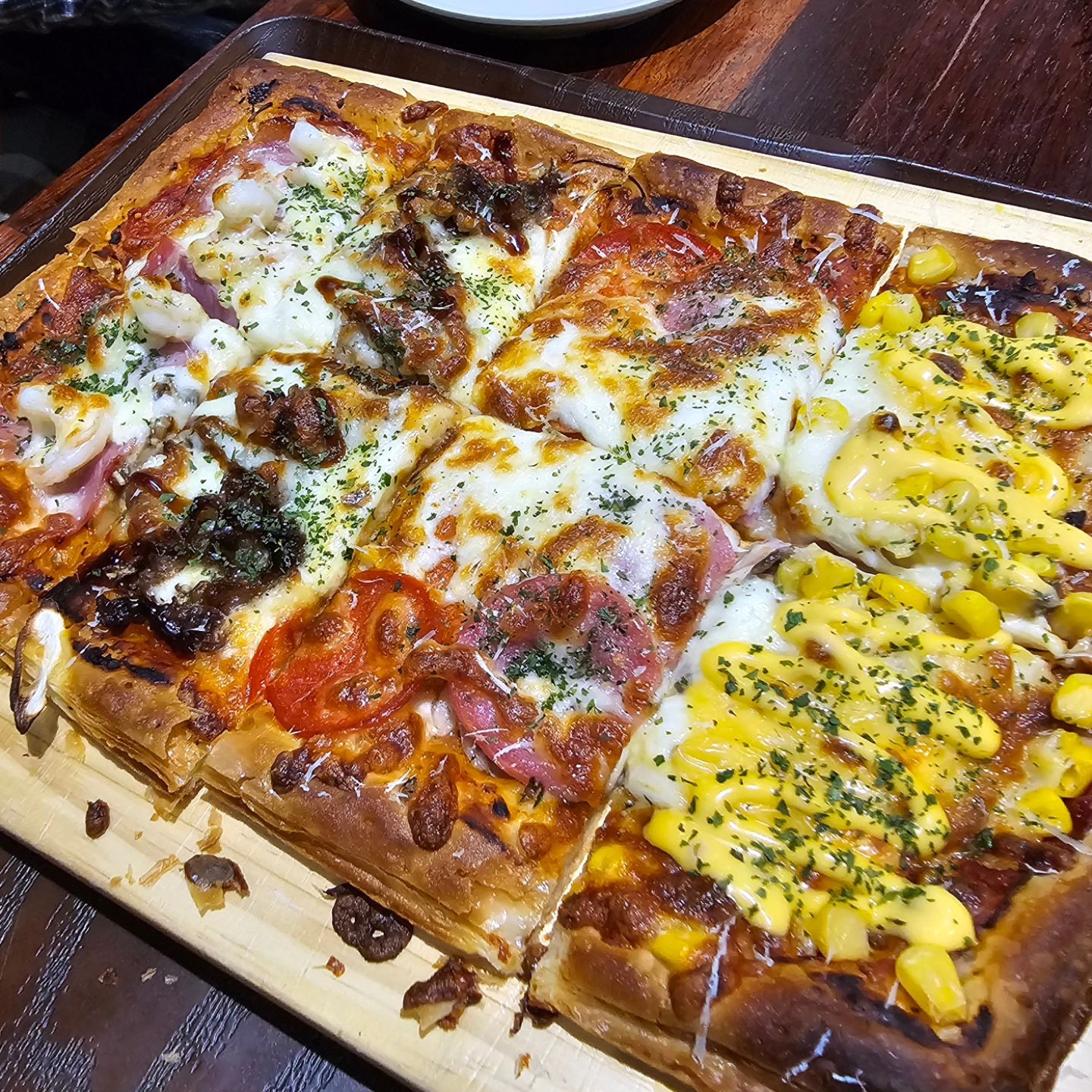 오느른 #페스츄리피자 #동탄라크몽맛집 
실패 없는 확신의 놀이터 #동탄라크몽 아가들 데리고 방문🧚‍♀️ 

올 때마다 이거다! 하고 맛있는 메뉴를 못 찾다가 
행궁에 핫하다는 #태리주택 시도하여 대성공 💋

맥앤치즈 새우 페페로니 불고기 세뚜세뚜 
하나하나 다 맛있었지만 역시 피자는 새우 🐷
 
🍎 태리주택 동탄 taly_juteak
🍏 화성시 동탄대로5길 21 라크몽 지하1층 C43