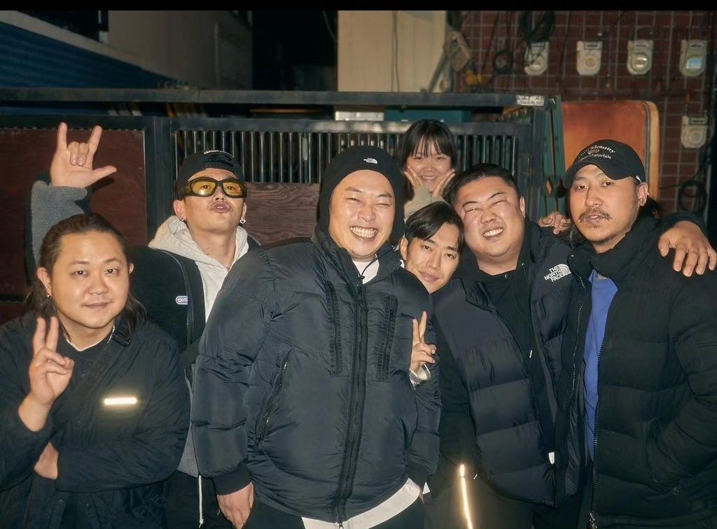 _
08 is back in 홍대
즐거운 자리