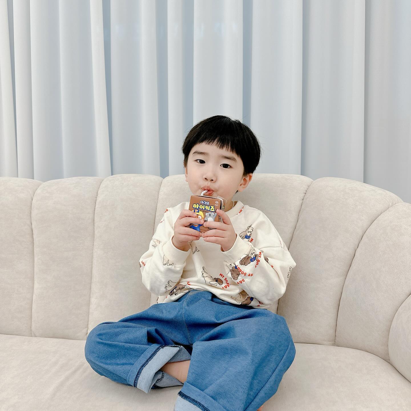 이벤트를 많이 헷갈려하시는데 정리해드리자면!
1️⃣ 신학기이벤트 - 3박스이상 자동응모👌🏻
2️⃣ 구매하신분 한박스더이벤트 - 하나라도 주문시! 자동응모❌ 이벤트피드 댓글에 남겨쥬셔야해요 👌🏻

❗️이렇게 큰 이벤트는 처음이라 ,, 출고 및 배송이 지연되고있으니 이 점 양해부탁드립니다🙏🏻❗️

저는 요즘 너무너무너무 잘먹이고있는게 하준이보다 하율이에요 !
물론 하쥬니는 하루 1-2팩 꾸준히 너무너무 잘먹구있찌요😇
초딩이 되니 아침간식이 모야 ,, 배고픈거 못참는 하유리는 배가 너무너무 고프다며 어찌나 난리던지ㅋㅋㅋㅋㅋㅋㅋㅋㅋ
처음엔 밥차려먹이다, 토스트해주다, “아! 마이키즈가 있잖아” 번뜩 생각이 드는거있죠?!
저도 편하고 아이는 밥대용으로 영양소 듬뿍 먹고 💪🏻💪🏻

👋🏻 우리아이는 채소를 너무 안먹어요
👋🏻 우리아이는 편식이 너무 심해요
👋🏻 우리아이는 밥을 너무 안먹어서 식사량이 큰걱정이에요
👋🏻 우리아이 부족한 영양들 충분히 보충해주고싶어요
👋🏻 등원전에 너무 정신없는데 밥대용이 필요해요
 👋🏻 간식도 영양간식으로 먹이고싶어요

하나라도 해당된다면 무조건 마이키즈입니댜🔥
드셔보신분들중 만족못하시는분 한분도 못봤어여 ,,, 
한달주기로 공구해달라, 맨날 부족하다, 우리아이가 스스로 꺼내 먹는다, 워킹맘이라 미안했는데 아침이 든든하다 등등
칭찬한가득 수만가지후기 장난아닌 마이키즈는 가장 최저가인 공구때 쟁이셔야합니댜!
.
#공구 #공동구매 #아기간식 #아기영양제 #영양분 #단백질 #단백질음료 #건강음료 #영앙음료 #핫딜 #아기초코우유 #아기딸기우유 #우유맛음료 #초코주스 #초코간식 #초딩간식 #영양간식 #비타민 #아기밥대용 #식사대용 #아기아침밥 #유아아침밥 #워킹맘 #강추 #이벤트 #뽀로로 #유아간식