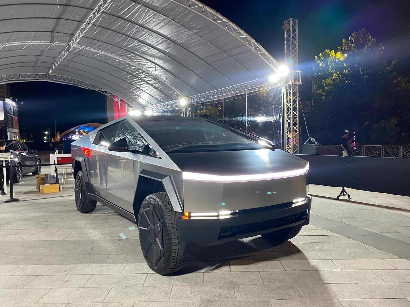 #테슬라 #테슬라사이버트럭 #한국 보다 하루 먼저 봄 #테슬라사이버트럭투어 #tesla #teslacybertruck #thailand #태국여행 #치앙마이 #태국 #치앙마이여행 #centralfestival