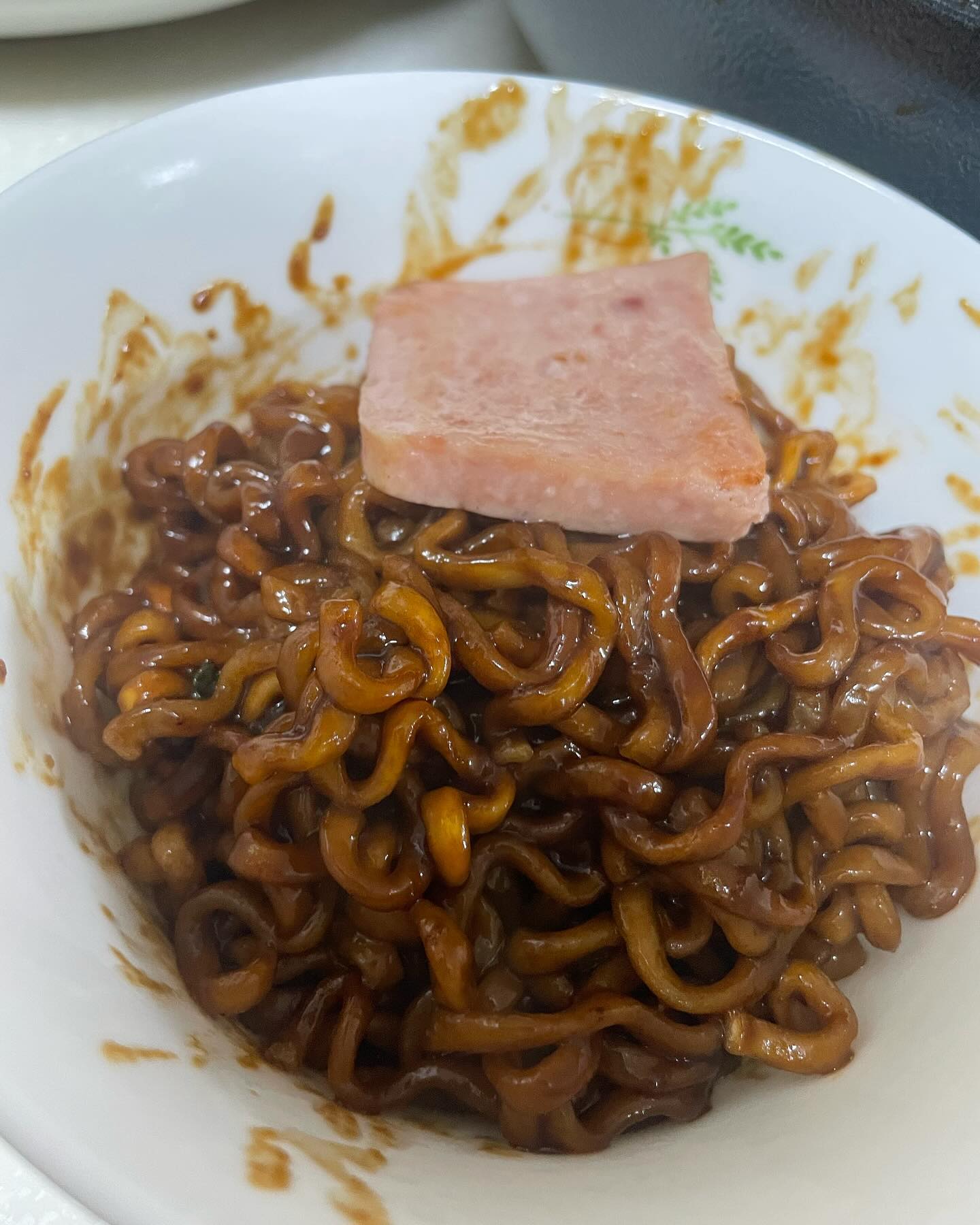 어제 하루종일 자고 일요일이니까 짜파게티😋

#짜파게티 #집밥기록