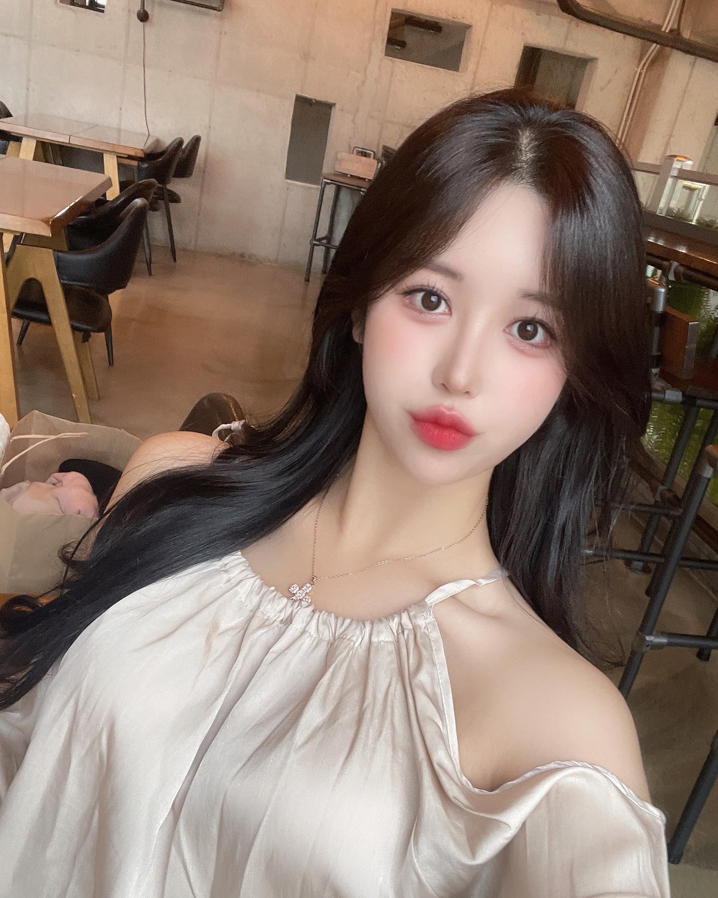 2번이 더 좋은데 1번 앞으로 하래