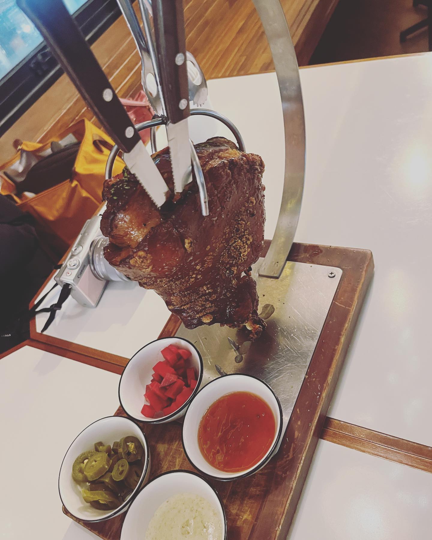 맛있는 프라하꼴레뇨 #파스타 로스트치킨샐러드
#잠실맛집 #송파데이트 #꼴레뇨 , 오늘 라코즈에서 분위기 좋은 식당에서:)