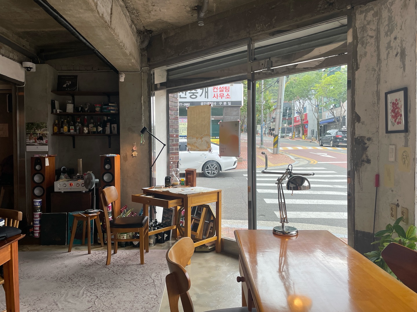 cafe_chaeksang #여기좋다 #향 #산미커피 #공기 #절냄새 #스피커 #연필 #앞산카페골목