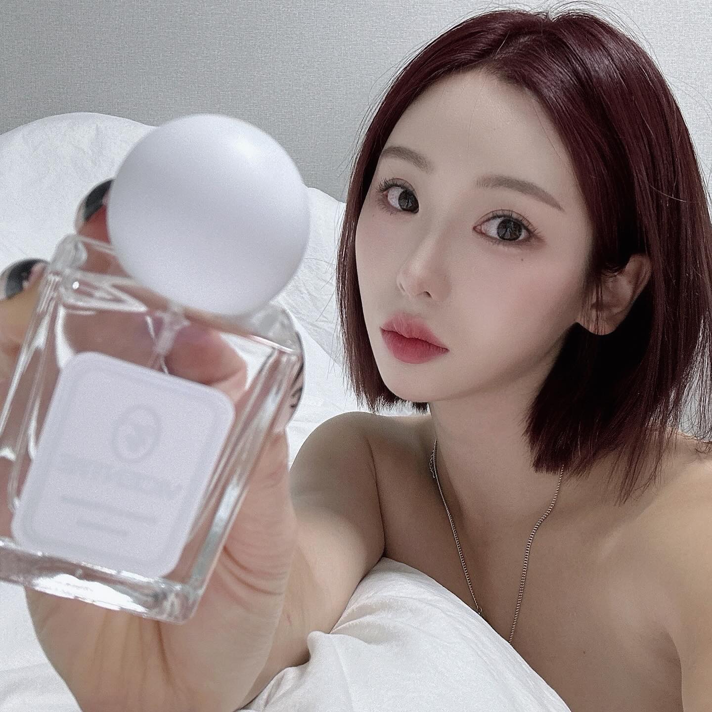 #광고 vicientre_ 

수선화 꽃잎 가득한 비누향으로 
은은한 향이 오랜시간 지속되는 #비시앙트 향수
#프리지아앤나르시스 향은 섹시하면서도 우아한 향이 
아주 풍부하고 페미닌해서 매력적이에요
귀여운 디자인에 반전매력 처럼 느껴진달까요!
사계절 내내 데일리로 쓰기에도 손색없는 향이라 더 손이가네요🌼

#여자향수 #30대여자향수 #20대여자향수 #40대여자향수 #비누향 향수 #플로럴향수