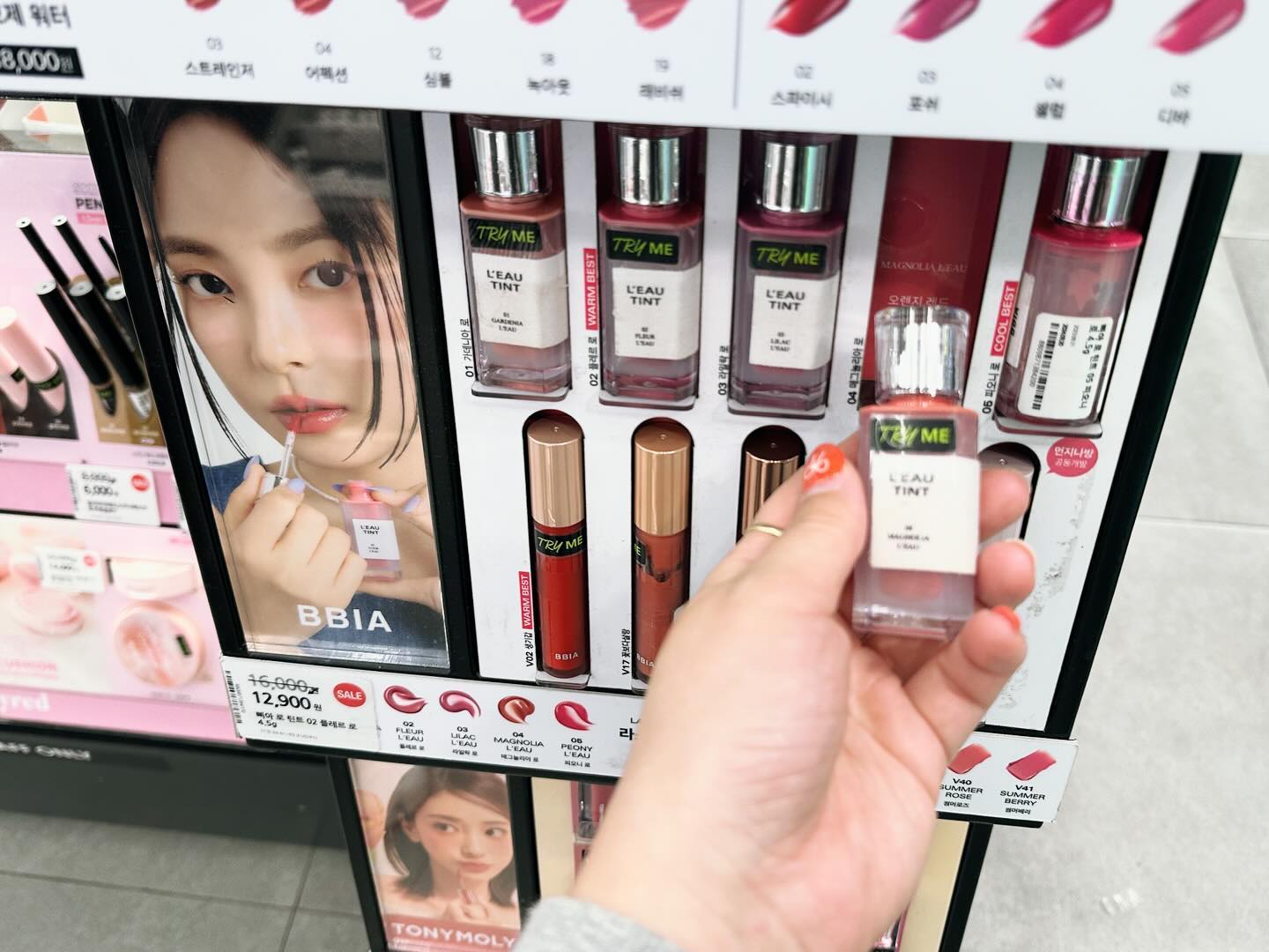 #협찬 
물처럼 수분감 가득한 가벼운 제형과 맑고 투명하게 올라오는 수채화 컬러 - 삐아 로 틴트 
바를수록 선명하고 맑은 로 컬러와 투명하게 차오르는 수분광은 기본
오랫동안 유지되는 밀착 롱 래스팅까지 
모든걸 갖춘 삐아 로 틴트 
자연스러우면서 끈적임없이 수분광 표현과 함께 유지력을 원하신다면 삐아로틴트 추천합니다 ^^
.
.
.
#삐아 #삐아색조맛집 #bbia #로틴트후기 #삐아로틴트 #삐아인증이벤트 #올리브영 #틴트추천 #올리브영틴트