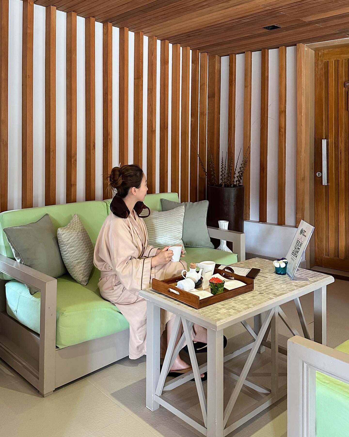 나의 #몰디브여행 에서 빠질 수 없능 힐링🤍
바로 물놀이 후 스파는 정날 행복했거든요:)
-
#센타라그랜드몰디브 이름에 스파 단어가 있는데
정말 이름만큼이나 정말 좋앗던 마사지 실력👍🏻
서비스부터 친절함 그리고 공간까지도
#몰디브리조트 다운 프라이빗하고 고급스러움이 가득했어요🩵
-
#몰디브럭셔리리조트 #몰디브올인클루시브 #신혼여행지