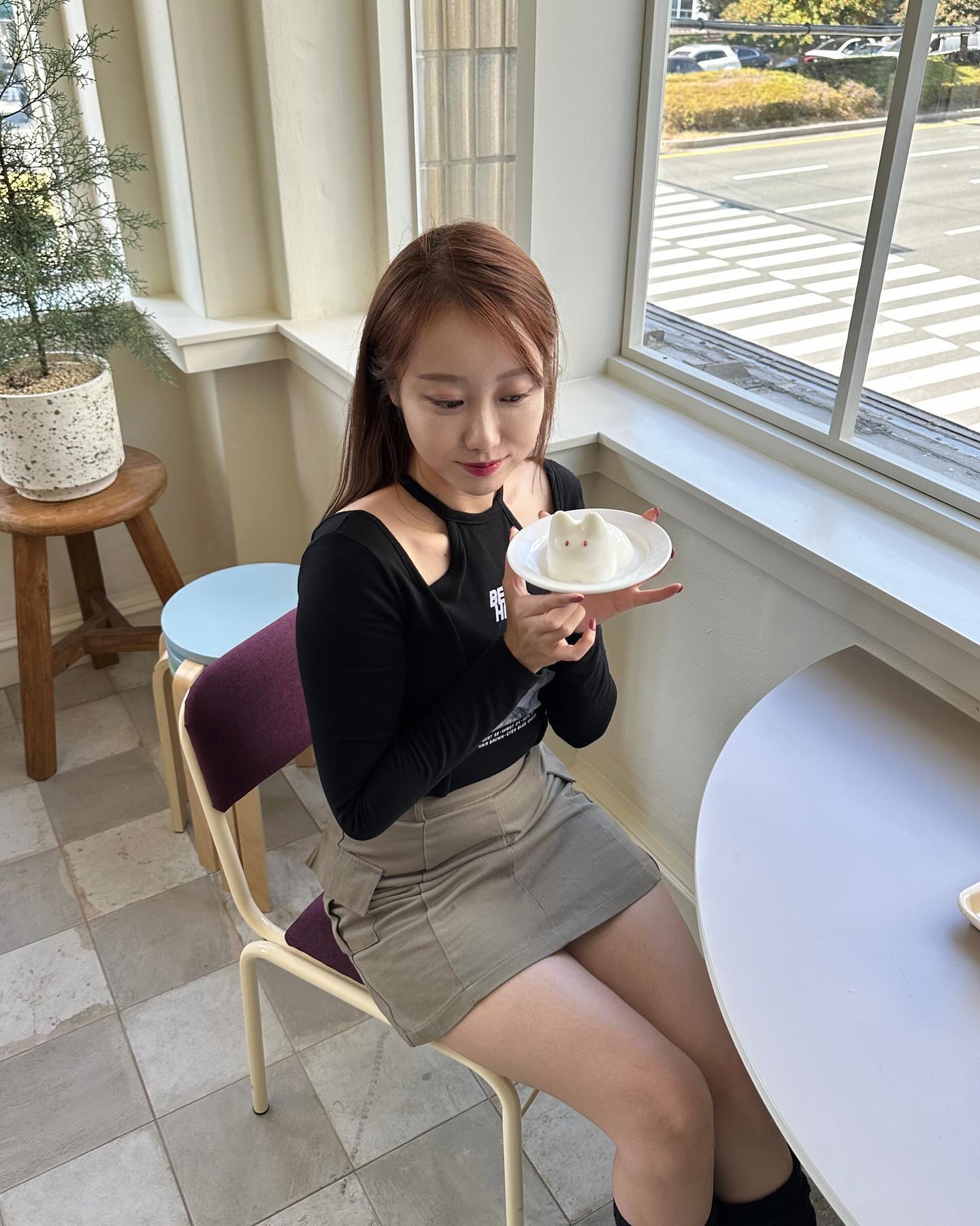 #어도먼트 #adormentbakeshop 
🐰🐰🐰

#부산여행 #부산카페투어 #부산카페 #전포카페거리 #전포카페 #전포동카페 #전포동핫플 #전포동디저트 #부산토끼푸딩 #토끼푸딩 #데일리코디 #데일리룩