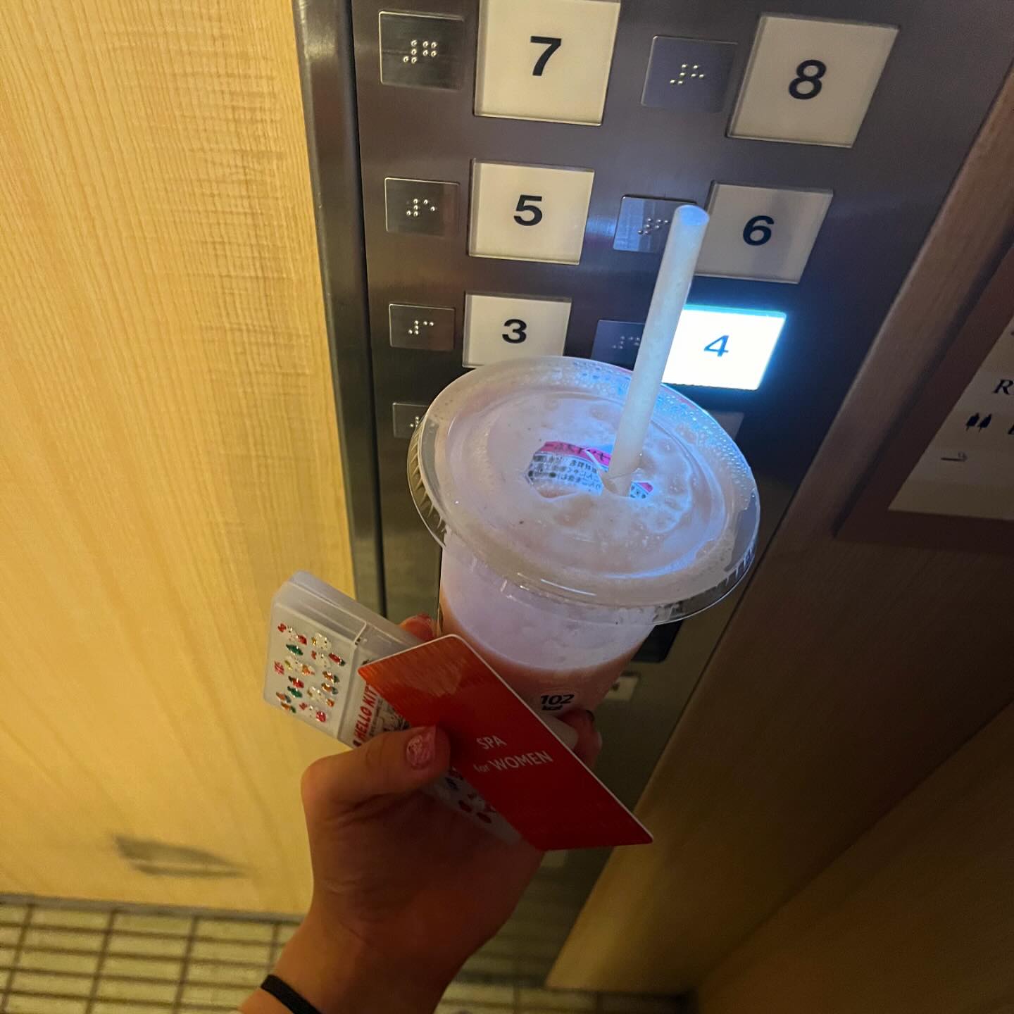 태풍 온다고 했는데 날씨요정 우리는 🧚‍♀️꙳⊹ 사람은 적고 선선한 날씨에서 신나게 #유니버셜스튜디오재팬 놀았다🛝 다 놀고 생맥주에 오코노미야끼까지 완벽한 하루🍺.·˖* 😴 그리고 꿀잠 (난 왜 스무장 안 올라감..ㅠ)