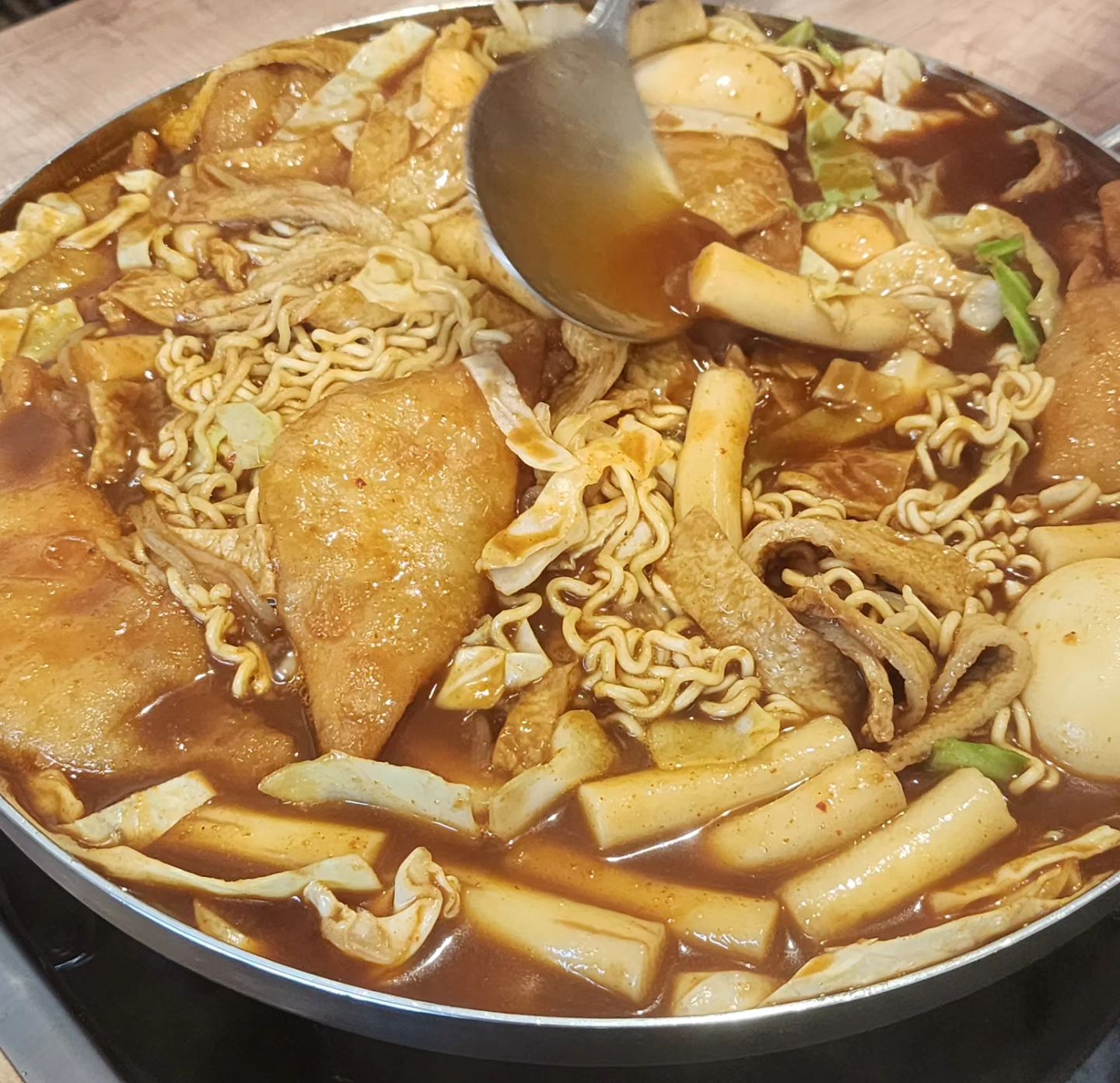 😋😋😋😋😋😋
경희대에 신당동떡볶이가 생겼다
기본도 살짝 매콤하긴 한데
매운맛 선택가능🤪
#신당동떡볶이 
.
#경희대맛집#경희대떡볶이##내돈내산#좋아요#좋아요환영#좋아요추천#좋아요그램#좋아요반사#좋반#맛집#선팔#맞팔#선팔맞팔#먹팔#먹팔해요#먹팔환영#먹팔러#먹팔스타그램#맞팔해요#맞팔환영#맞팔스타그램#맞팔러#맞팔러환영#식탐여왕화들짝