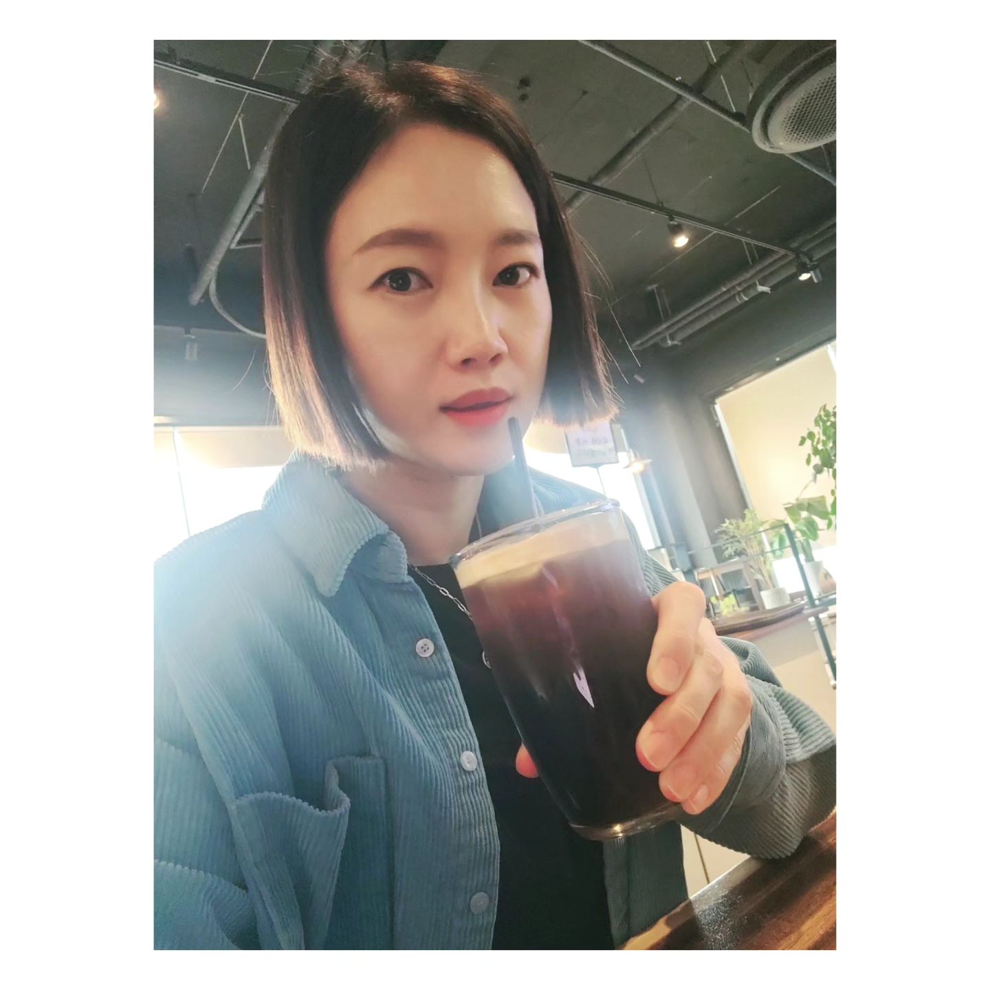 ☺️추워도~
실내는 따뜻하니깐 아아🧋

쭉~~들이키고
낮잠자고😪 싶네요~~^^

힘찬 월요일 ~
모두들 홧팅하세요 ^^

#메이크업우쌤 
#월요팅 
#아아
#한주시작
#영하날씨
