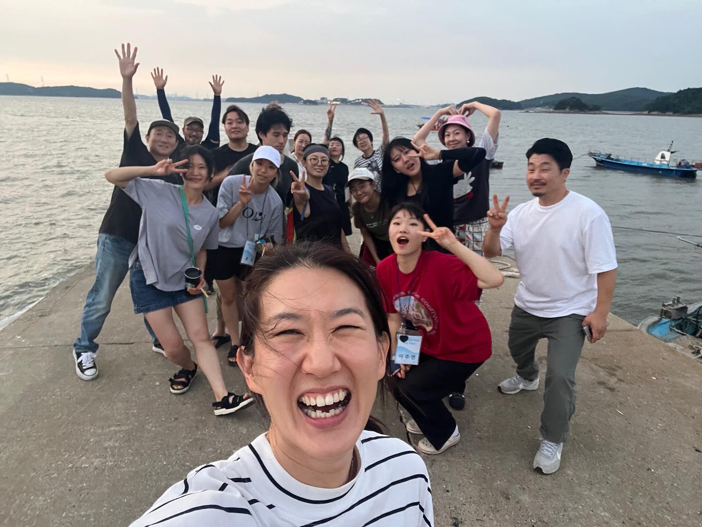 윤슬바다학교 the Dive 🐳🐋🌊
2박 3일 모두들 수고 많으셨습니다. 
감동이고 감사한 시간 이었습니다💕💕 
앞으로 활동의 원동력까지🌊🐳
 플로깅, 예술, 교육, 바다, 수영, 갯벌, 작업까지 👍👍👍

윤슬바다학교 영원하라~! 곧 또 보아요~🦋💙

#윤슬바다학교 #창작레지던시 #예술교육 #환경예술 #바다 #해양환경 #예술을도구로 #비치클린 #플로깅 #사자탈경험 ㅎㅎ #스몰액션 #스몰즈