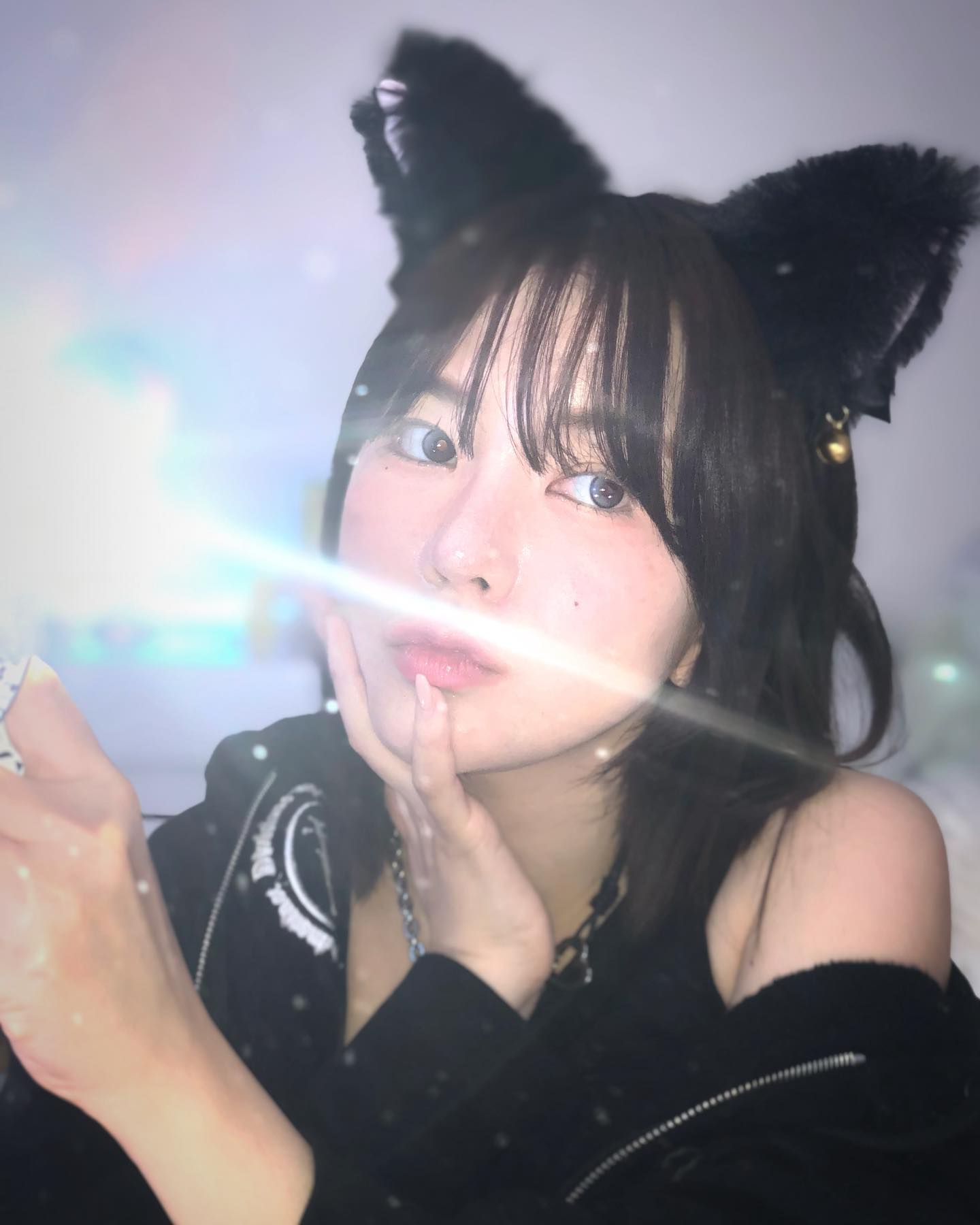 #협찬 🐱🖤 너무 마음에 드는 #렌즈
피픈에서 12번째 야심작 ’비브‘ myfipn 

직경 13.2
이슬 맺힌 물광 #물방울렌즈 💧
새벽이슬과 밤이슬의 은은하고
촉촉한 물광을 담은 자연스러운 투톤 렌즈

#마이피픈 #피픈 #비브오트밀 #브라운렌즈
#웜톤렌즈 #쿨톤렌즈 #비브차골 #그레이렌즈