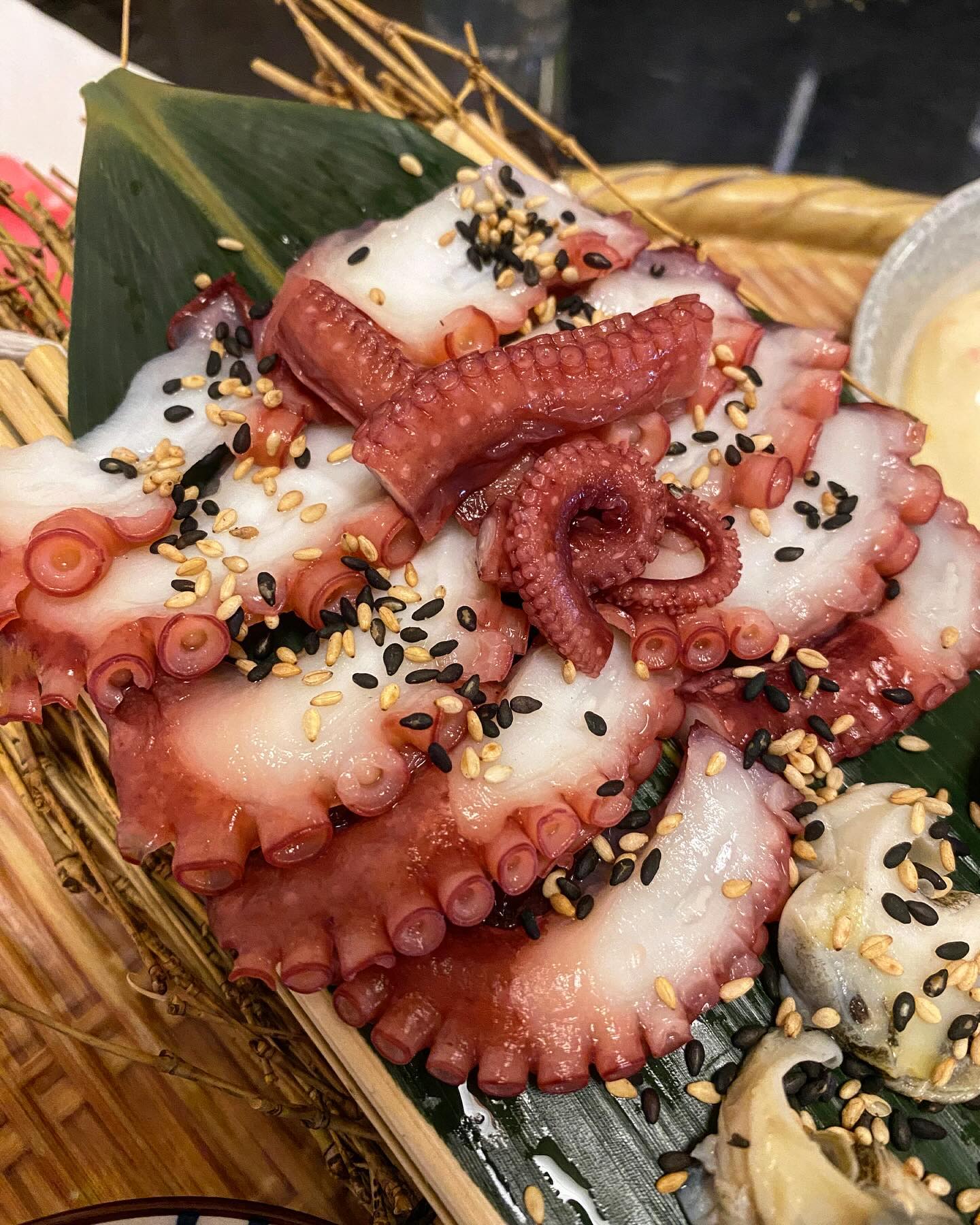 🤗 
#초가네장어구이 #초가네장어구이하당점 
한번씩 생각나는 바다장어구이 전문점
초가네장어구이..! 소라 문어로 삼합으로 즐겨용!
바로 구워서 주니까 더욱 마싯는점..😋
육회도 같이먹었는뎅 쫄깃쫄깃!

📍전남 목포시 하당남부로 70 1층
⏰매일17:00~23:00