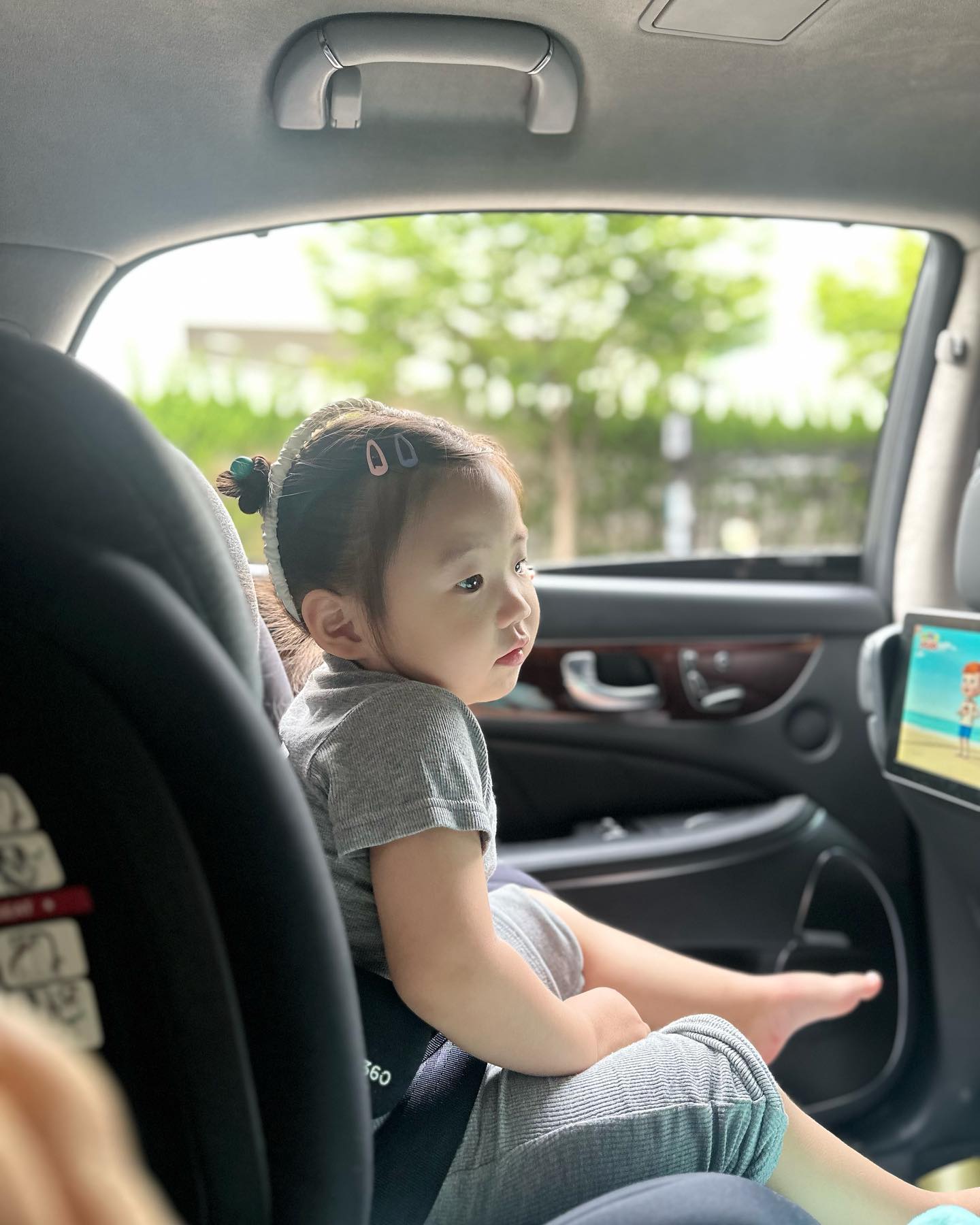 #생후29개월아기 #아기천사

오늘은 키즈카페가서 열심히 또놀고 
집이와땨~~~ 엄마는 숙취로 힘들었지만 견뎠어^^ ㅋㅋㅋヲヲヲ 
내일은 어린이집가서 또놀고 비안오면 놀이터도 가쟈🩵💛

#오늘도사랑해