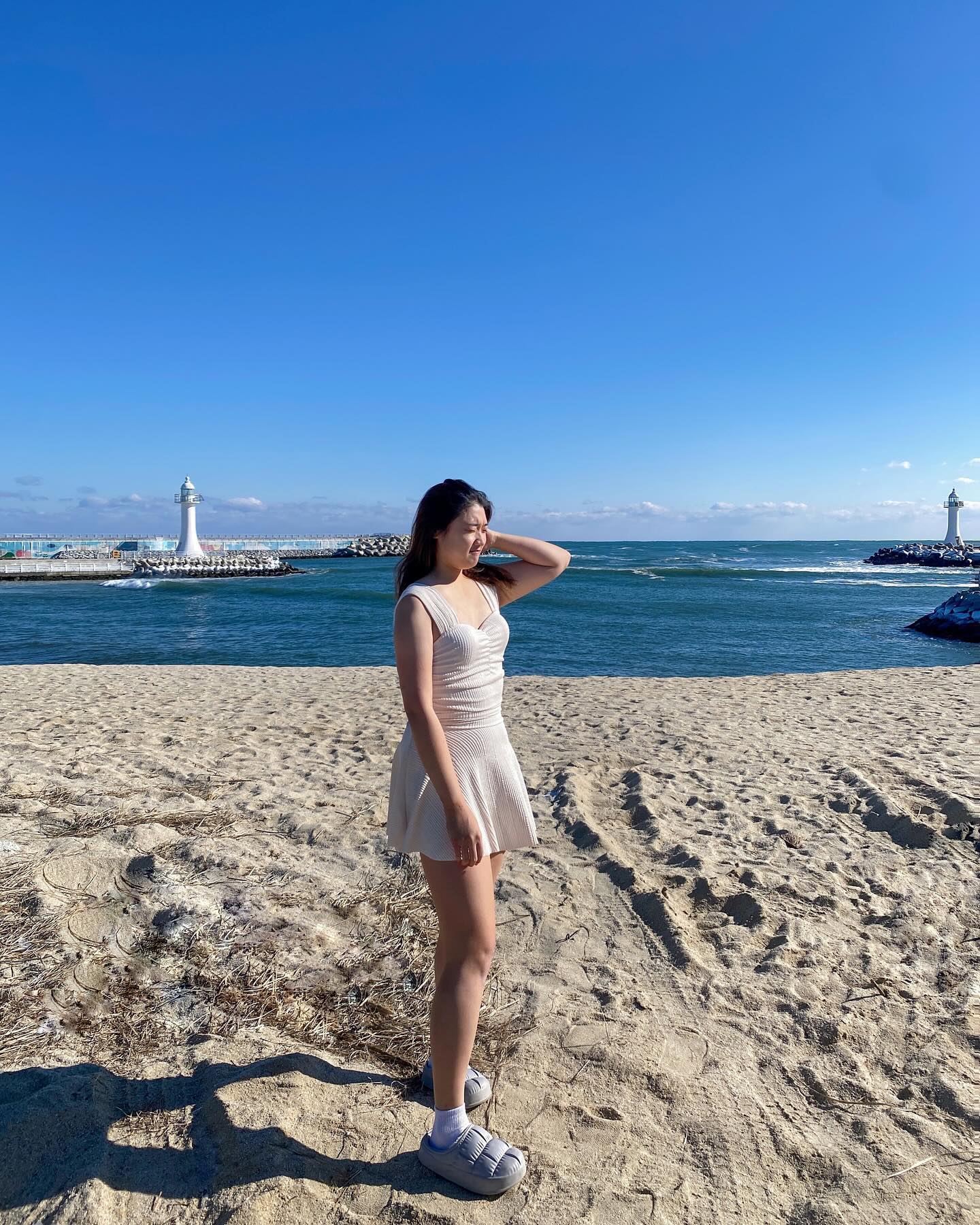#협찬 

하바나선데이 수영복 색깔별로 쟁이고 싶어요🩵

모노키니는 모노키니 만에 디테일이 들어가있어 심심하지 않고,
커버업은 몸매 커버가 너무 잘되서 맘에 드는 수영복이에요!

프리다이빙 할 때는 매일 같은 수영복만 입을 수 없는데,
셔링 디테일도 너무 맘에 들고 색감까지 너무 이뻐요!👉🏻👈🏻 

🩵하바나 선데이🩵
✔️디테 골지 원피스 모노키니
골지로 쫀쫀히 잡아주면서 편하게 입을 수 있어요!
치마가 붙어있고 바지가 따로 있어요.
패드 장착으로 따로 패드 필요 없어요!
✔️팝 셔링 모노키니(소라)
패드 장착되어 있고 패드 교환이 가능해요!
배 부분에 셔링으로 뱃살 커버업이 되서 좋아요.

#하바나선데이 #비치원피스 #비치웨어 #여름원피스 #휴양지원피스 #롱원피스