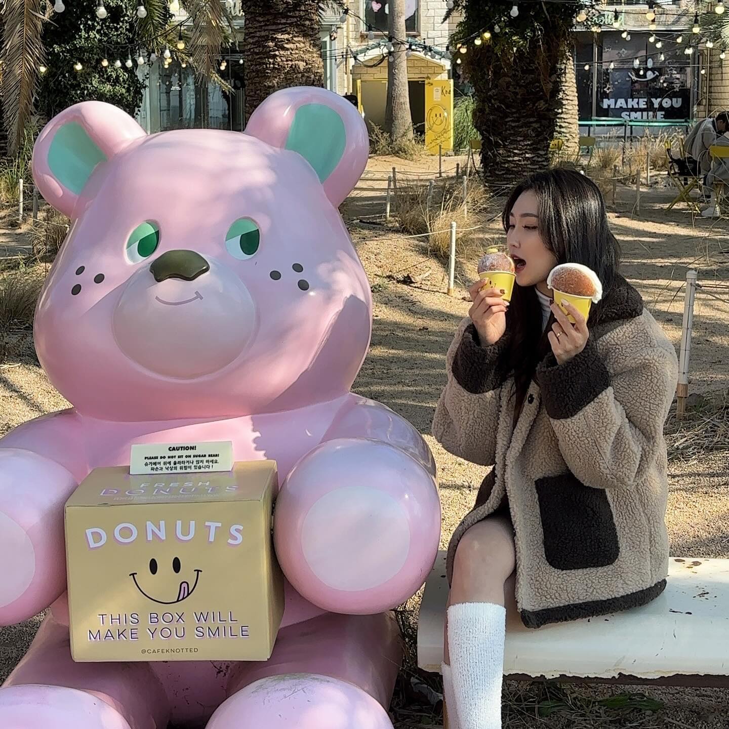 🍩🐻‍❄️🐻제주 노티드 접수 ✌🏻
기대했던거만큼 쫀맛은 아니지만 그래도 죠하 ෆ˙ᵕ˙ෆ
곰이랑 형두니랑 구분이 안가넹 ㅋ ㅋ ㅋ 흑곰 백곰 🐻‍❄️🐻
아쥬 700 ❤️