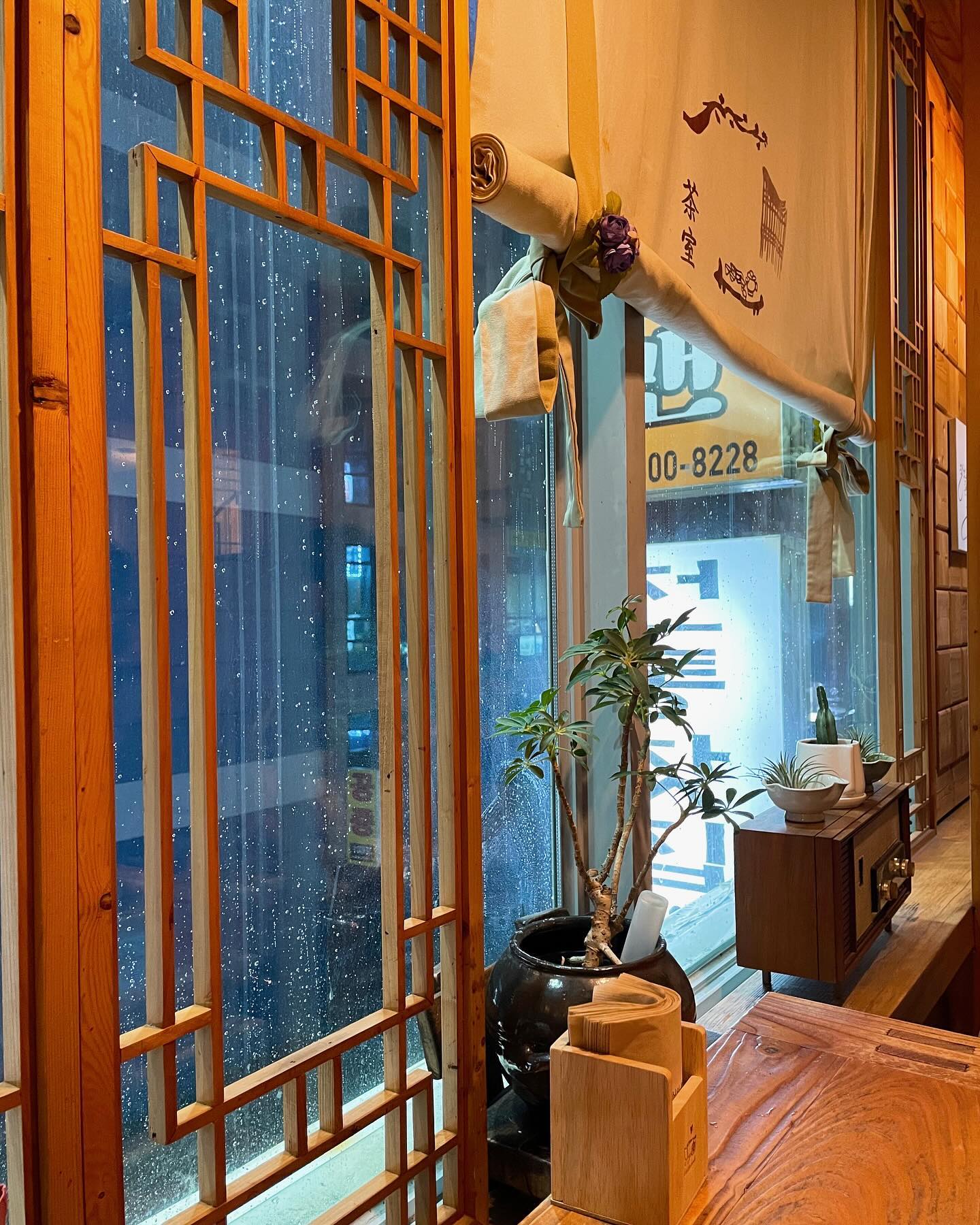 #비가내리고☔️음악이흐르면🎶

이제 같은 팀이 아니라서
자주 보기도 어렵지만
역시나 언제 봐도 즐겁넹🫶🏻

비 오는 날 전통찻집은 진리🤍

11월에 또 헤쳐모여요!😆🫶🏻
.
.
#다향인방 #인연의소중함
#9월20일기록