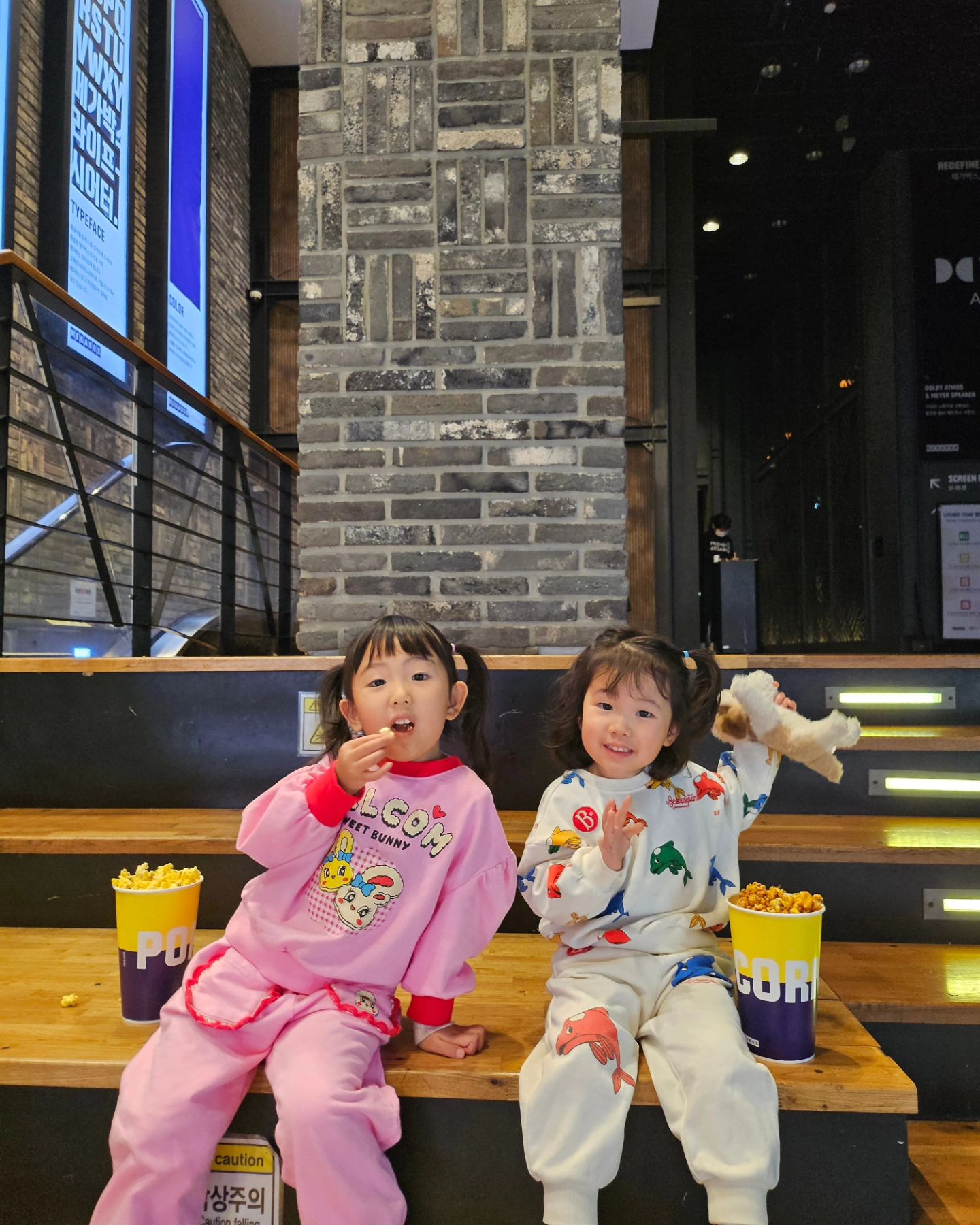 인생 첫 영화🧡
아기상어 극장판🫢