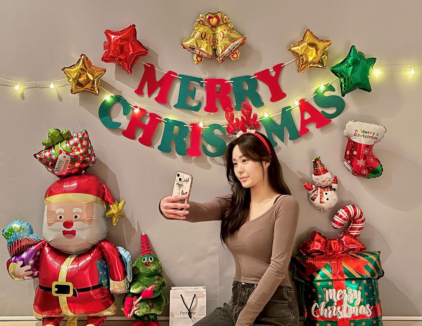 _ 
🎄🎄🎄🎄🎄🎄
산타아빠 어디 가셨나요
..
선물 주셔야죠 ಥ_ಥ

#산타 #산타아빠 #크리스마스 #선물 #merrychristmas 🎄