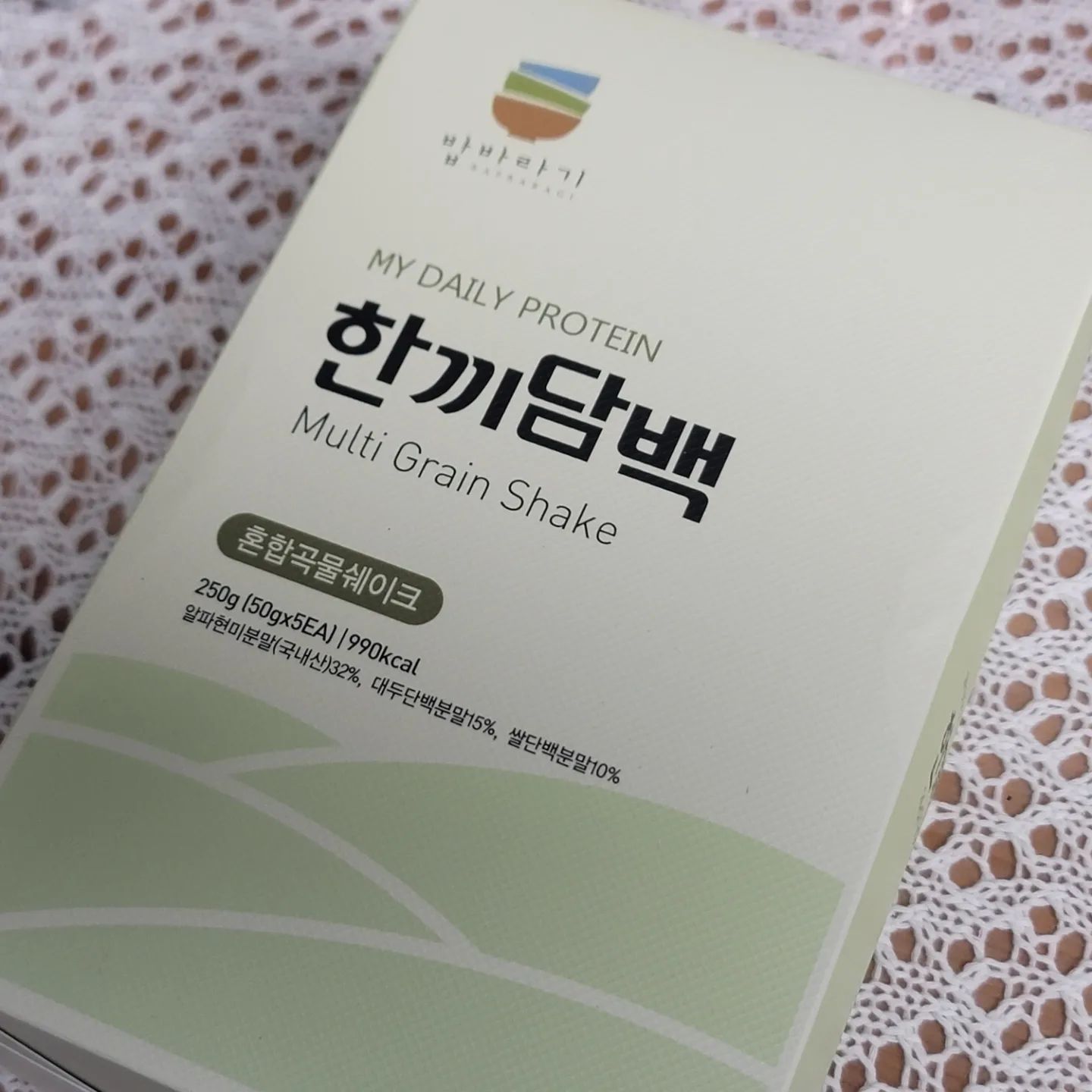 #맛있는아침대용쉐이크
#명성제분 #한끼담백

한끼담백 이름답게 한 끼 식사대용으로 든든하고 포만감 좋아요~~ 담백하고 맛있어요
우유만 부어서 마시면 되어서 휴대도 간편!
다이어트할 때 추천해요 😀