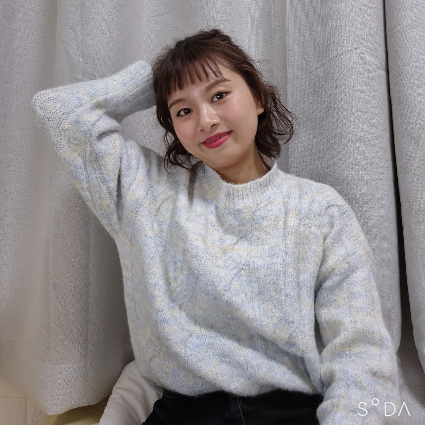 3월의 어느 날,⠀
⠀
굉장히 오랜만에 메이크업과 intheroom20 ⠀
스튜디오 협찬 ourstudio_today 이 겹쳐서 다녀왔던 날💗⠀
⠀
뉴컬러가 아닌 메이크업 제품도 오랜만,⠀
메이크업과 새로운 헤어 컨셉을 받는 것도 오랜만,⠀
스튜디오에서 혼자서 찍는 것도 오랜만이었던⠀
기분 좋은 힐링이 되었던 날 :)⠀
⠀
⠀
뉴스킨 매니아 8년차 이상이 되면서⠀
메이크업을 받고 오래 돌아다녔더니⠀
초큼 답답한 기분이 들기는 했지만⠀
그래도 예뻐지고 남길 수 있는 시간에⠀
⠀
곰손이었던🐻🐾 나로써는 좋았던 추억의 하루,⠀
나중에는 뉴컬러로만 쭉 가져가서 메이크업 받고,⠀
촬영까지 해보아야지🤭⠀
⠀
⠀
같이 뉴컬러로 메이크업하면서⠀
피부도 좋아지고 사진도 함께 찍으실 분👋⠀
⠀
⠀
#레지나스타그램⠀